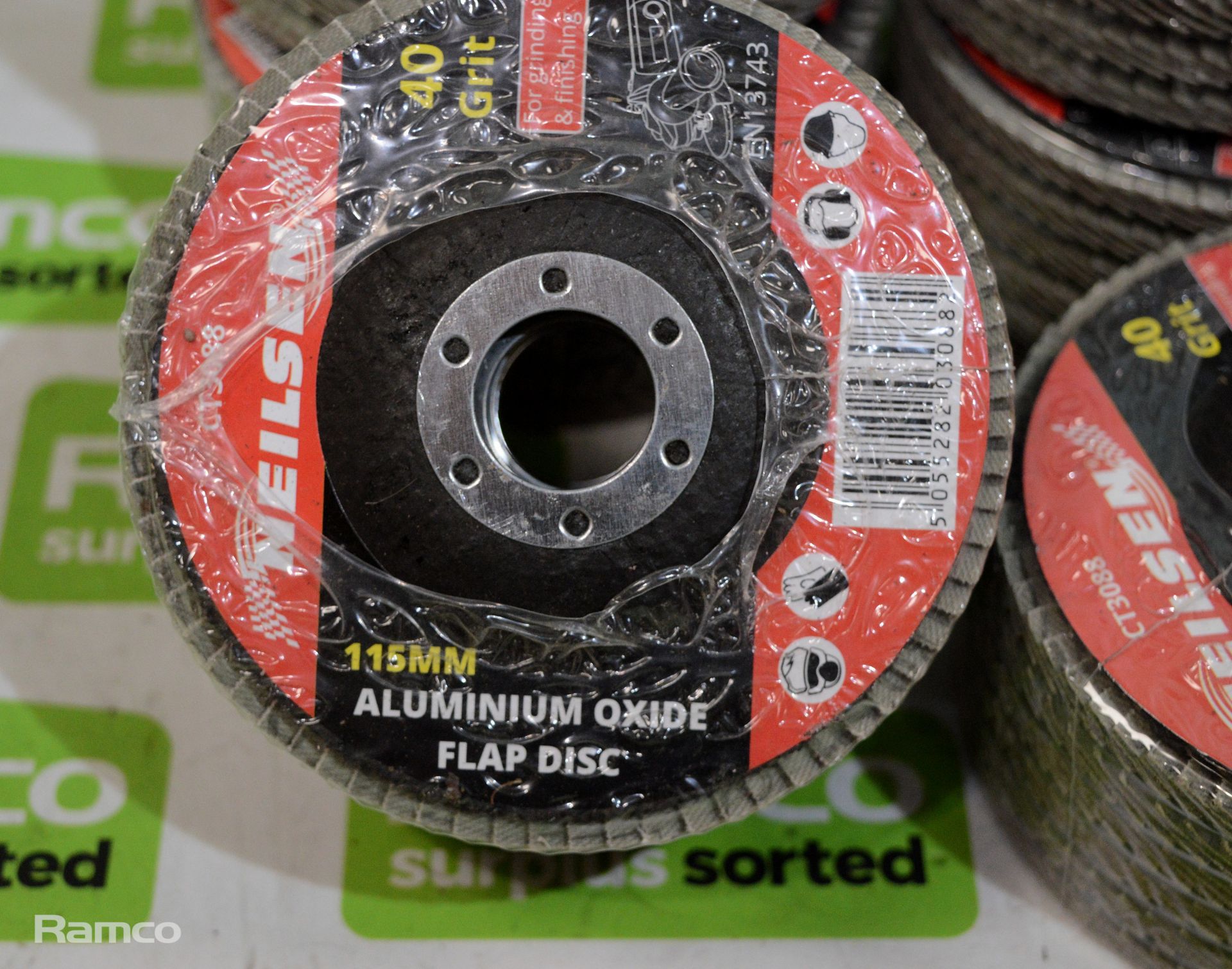 Neilsen 40 grit aluminium oxide flap discs - 6 per pack - 6 packs - Image 2 of 3
