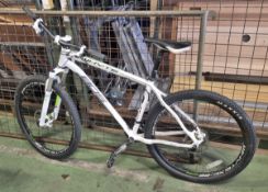 Whytes 805 8X series mountain bike - Large frame