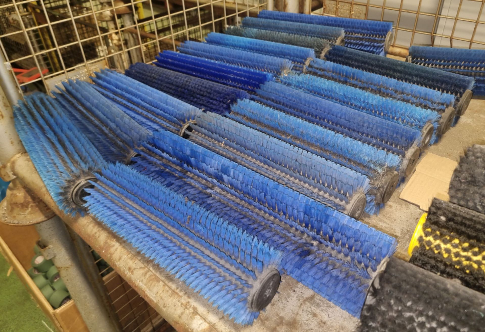 Floor Scrubber Brushes - 19x black & 19x blue - Image 3 of 3