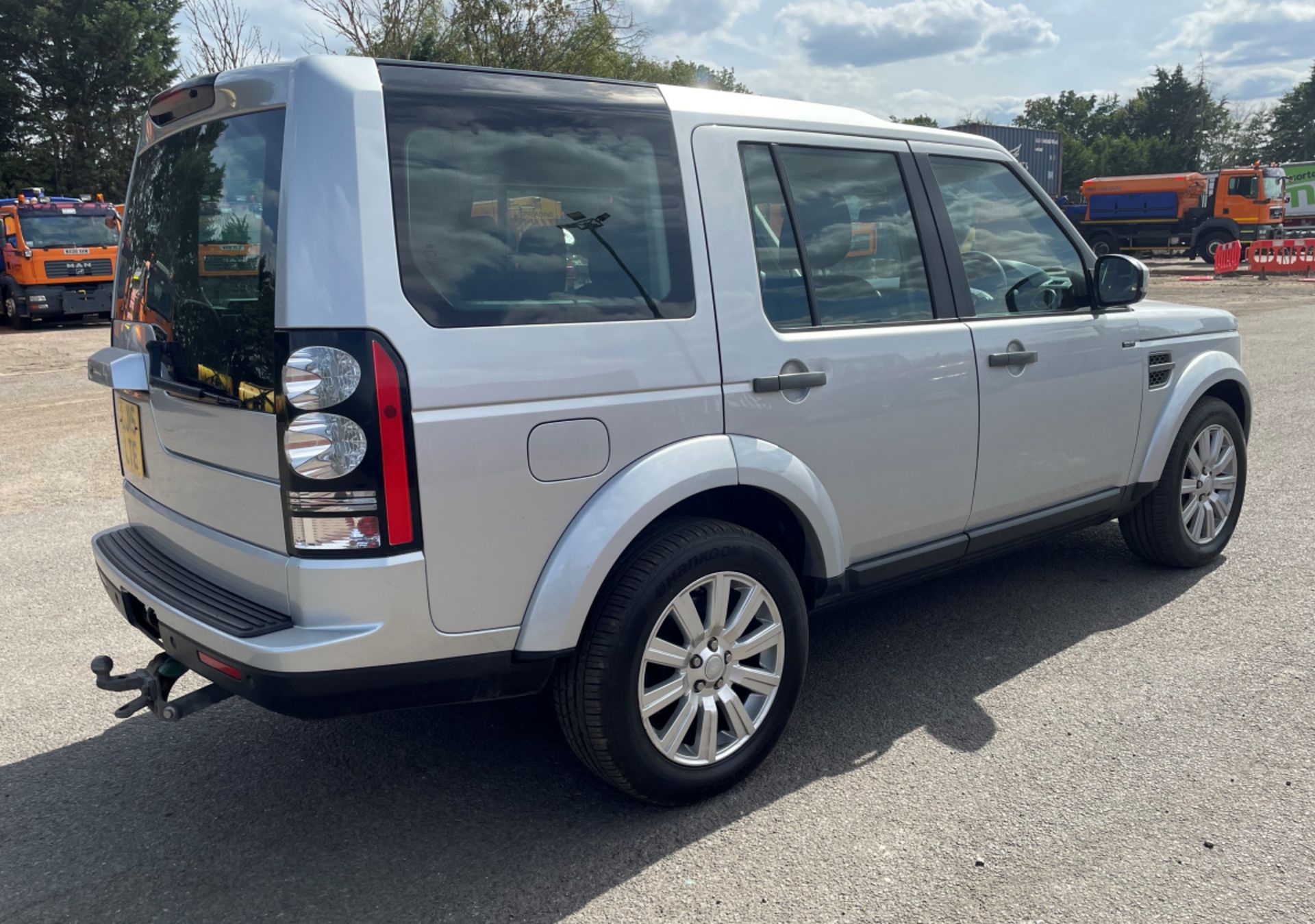 Land Rover Discovery SDV6 SE - 2015 - Automatic - Diesel - 2993cc 6 Cylinder engine - LJ15 LTE - Image 4 of 29