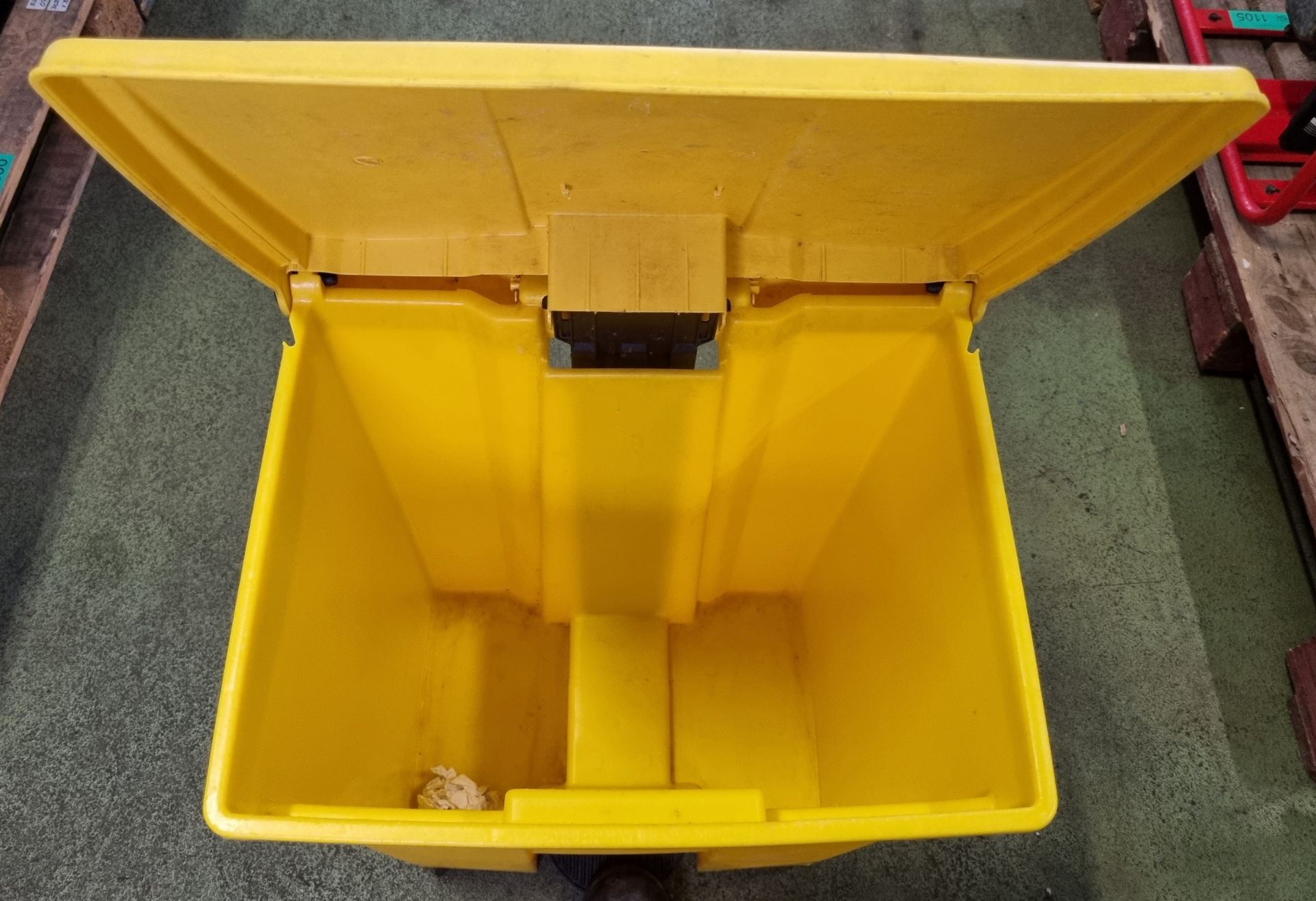 Rubbermaid general waste pedal bins 50x40x65cm - Image 2 of 2
