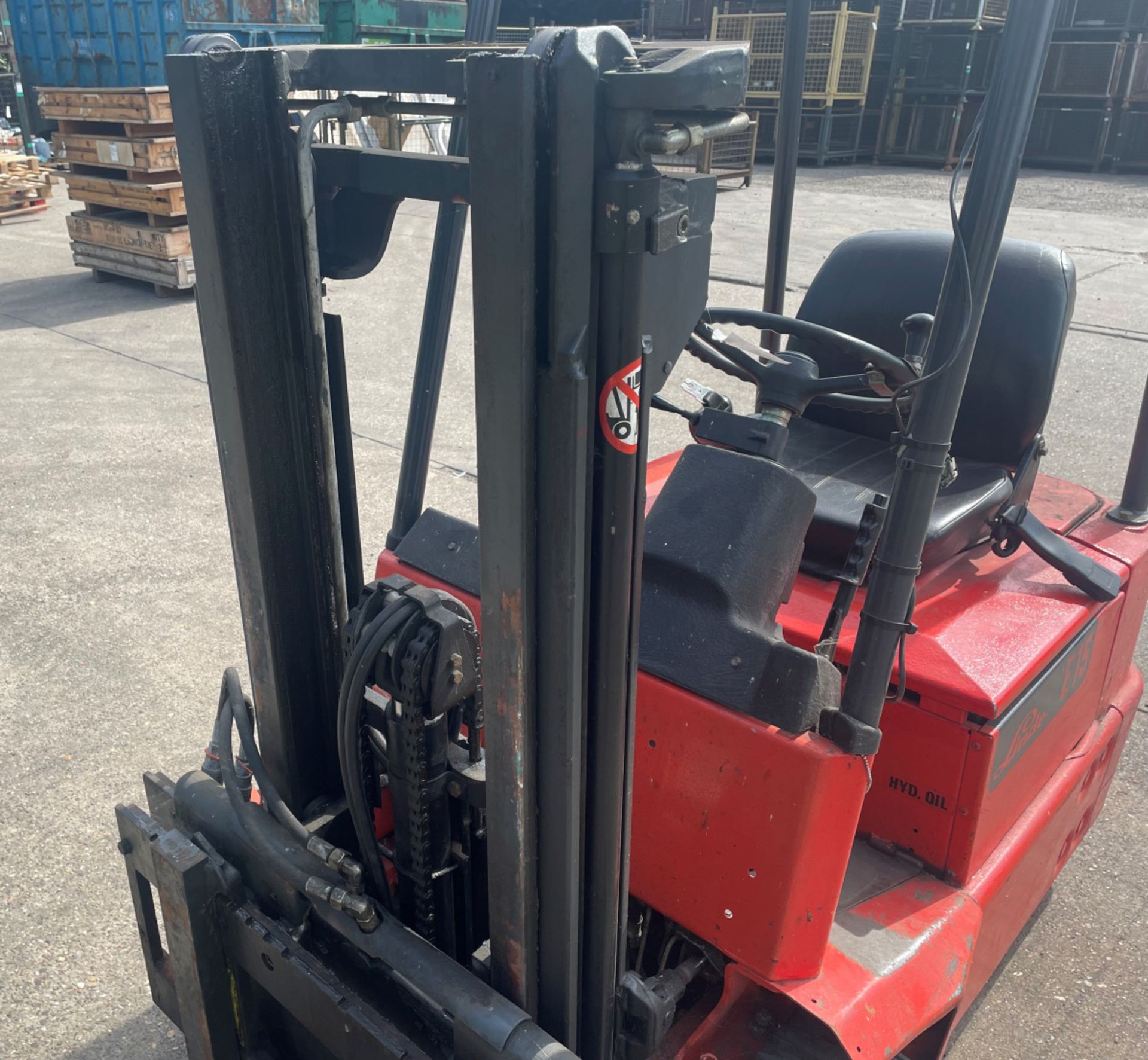 Linde AG E15 electric forklift - 1.5T - deadweight 2880 kg - 1954 hours used - no charger - Image 6 of 16