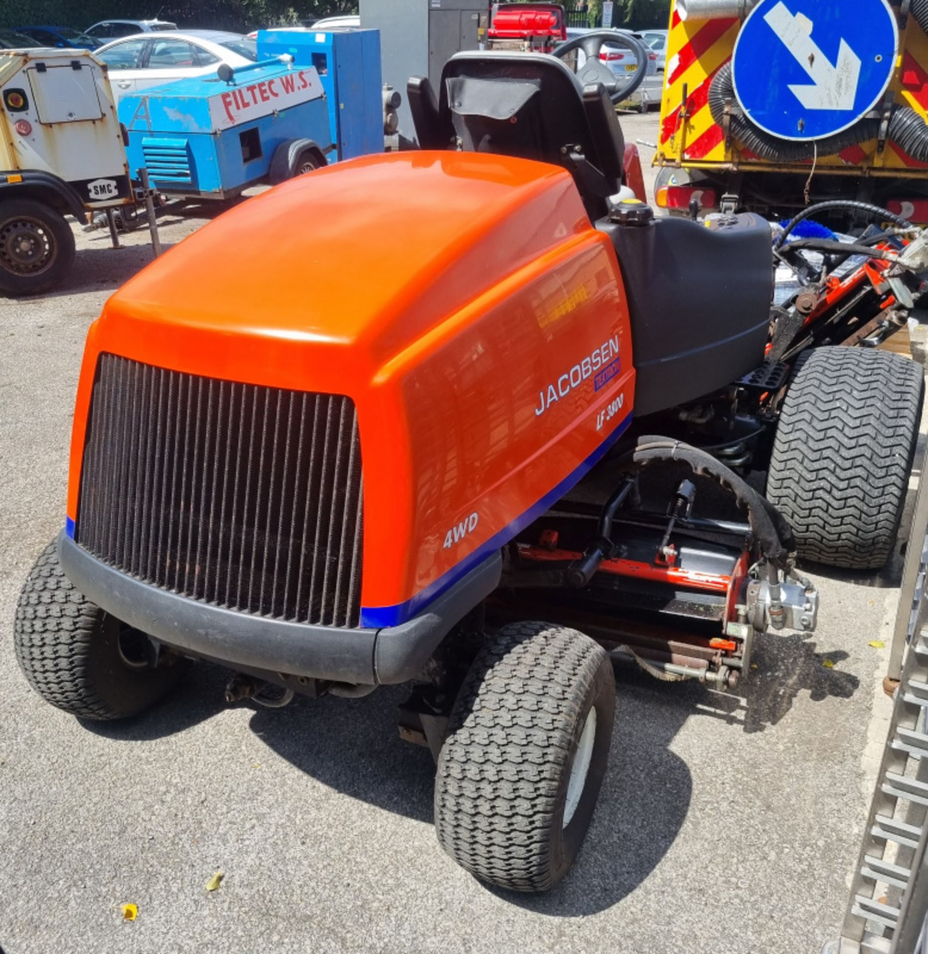 Jacobsen Textron LF3800 Ride on Mower - 4WD - V15 05 Kubota engine - 4086 hours - Image 5 of 13