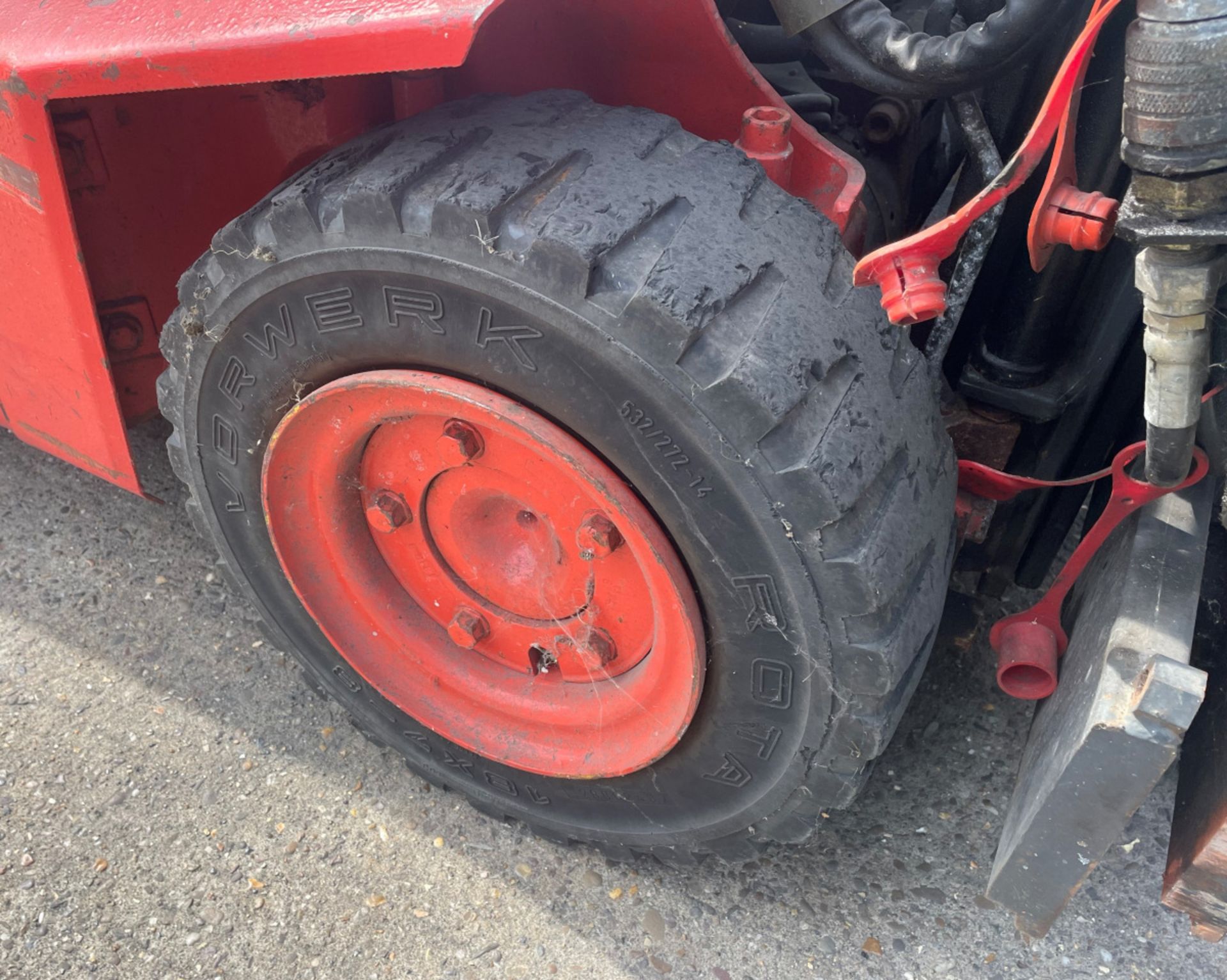 Linde AG E15 electric forklift - 1.5T - deadweight 2880 kg - 1954 hours used - no charger - Image 12 of 16