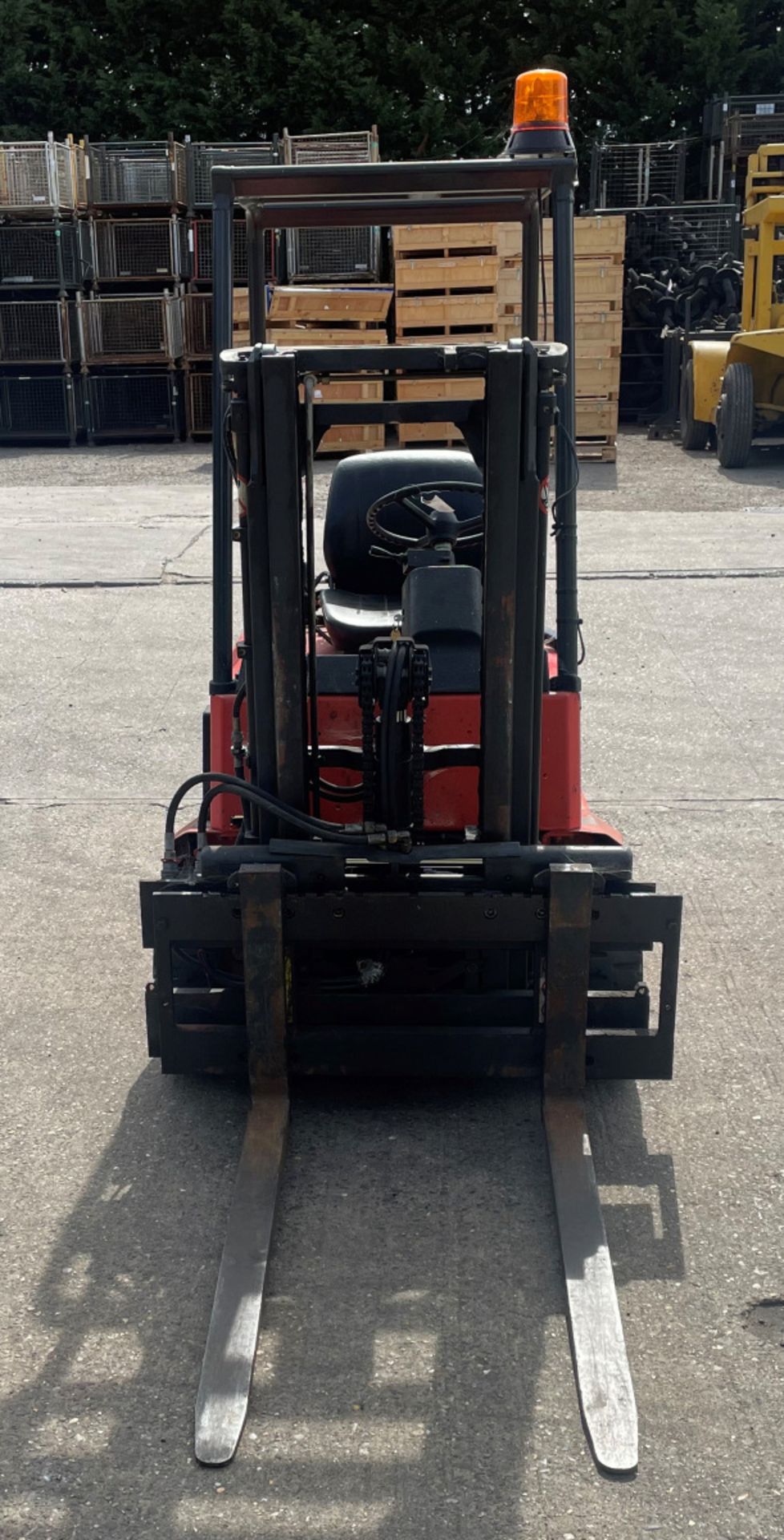 Linde AG E15 electric forklift - 1.5T - deadweight 2880 kg - 1954 hours used - no charger - Image 4 of 16