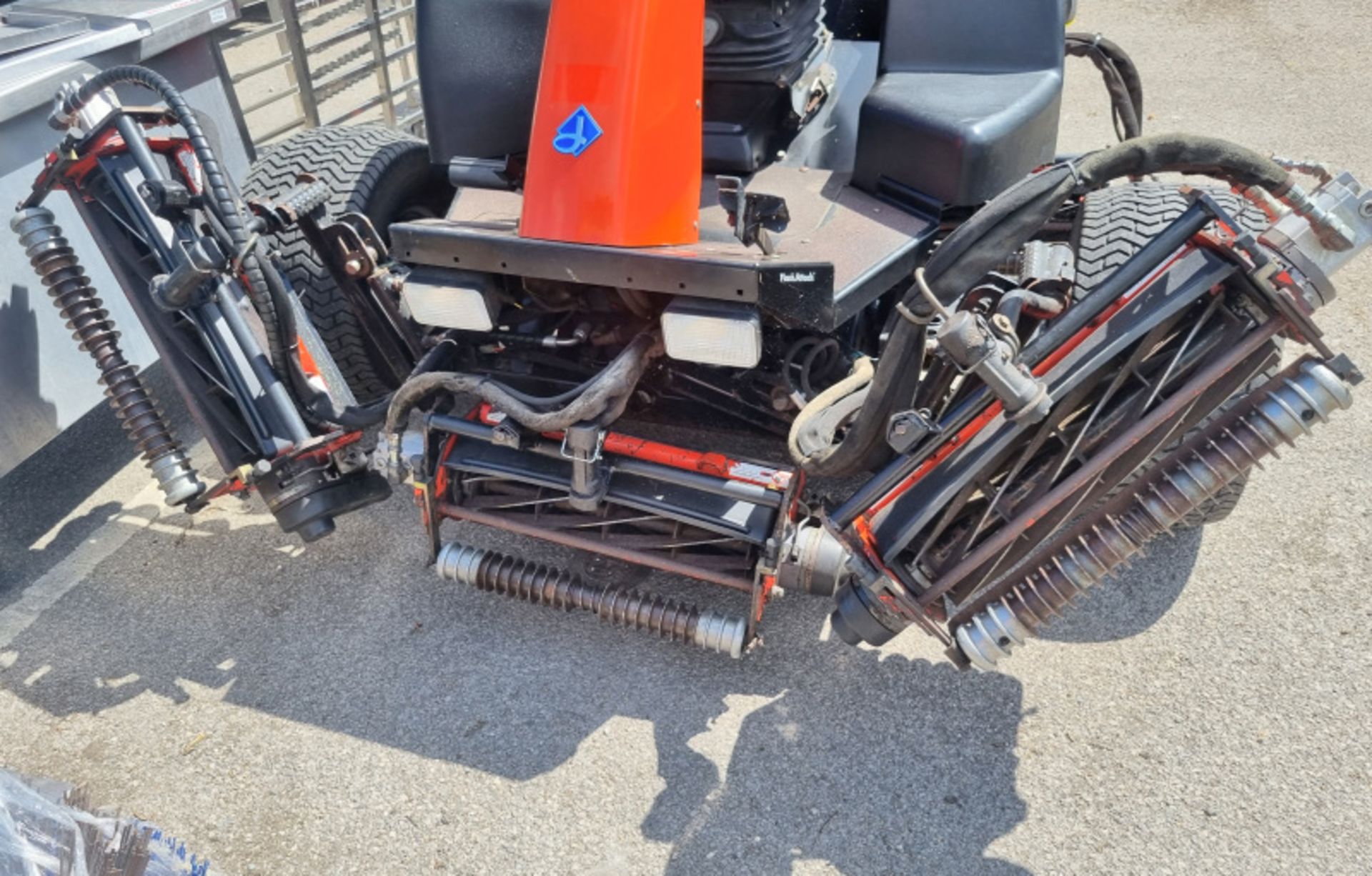 Jacobsen Textron LF3800 Ride on Mower - 4WD - V15 05 Kubota engine - 4086 hours - Image 7 of 13