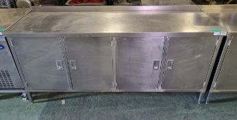 Stainless steel counter with 4 door / 2 shelf storage 200x65x95cm