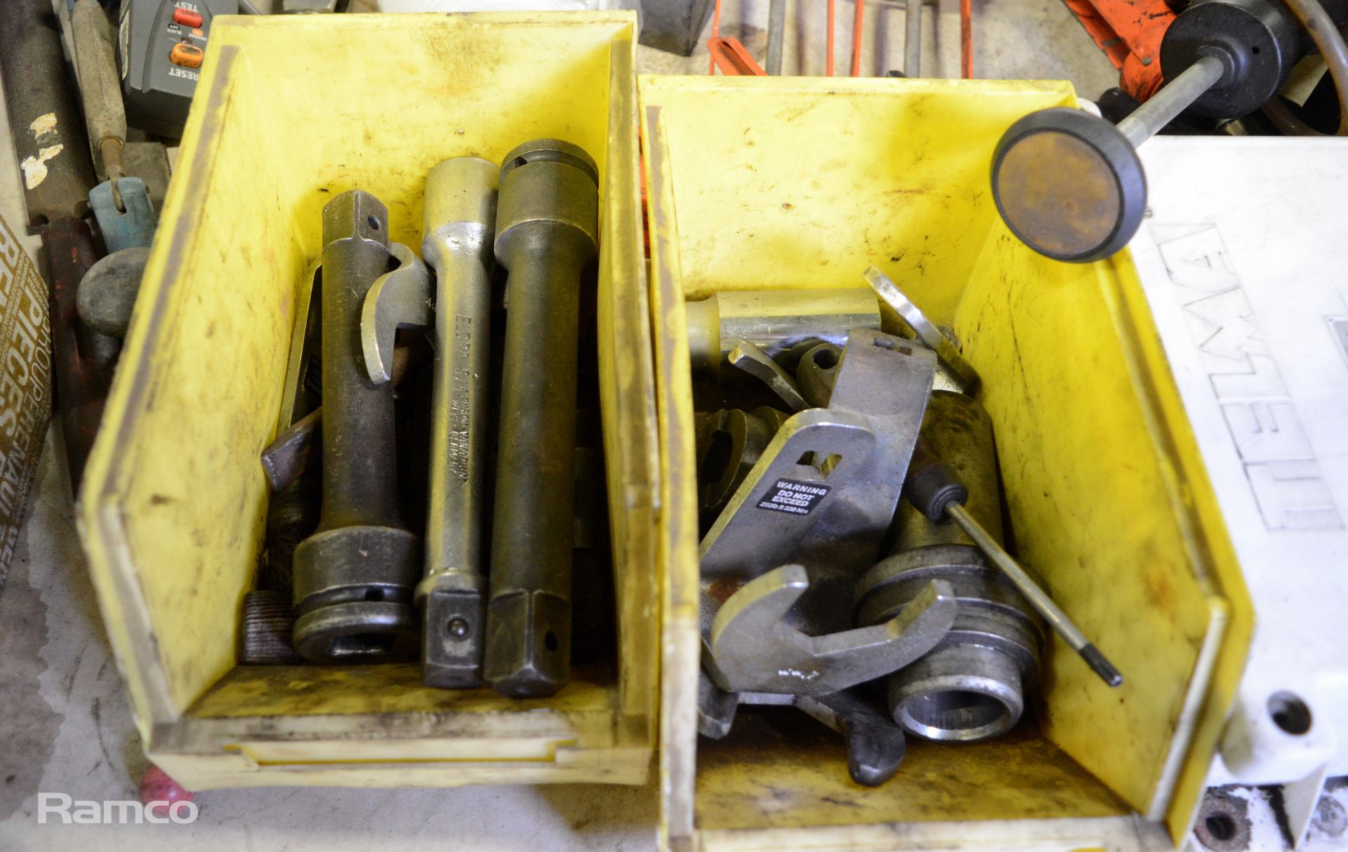 Mechanical / workshop tools - stands, hoses, oil cans - Image 8 of 12