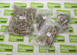 50x Lynch pins, 30x R clips