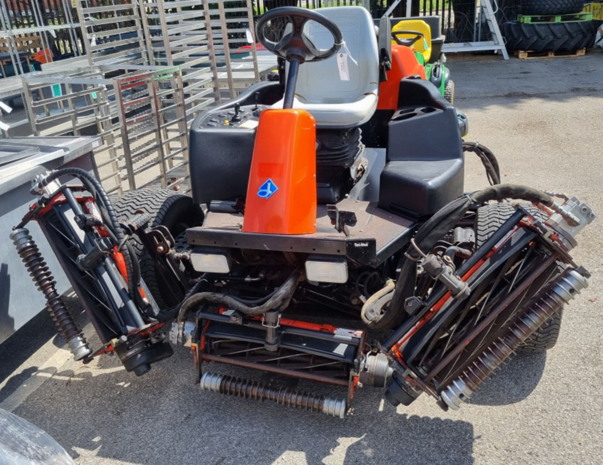 Jacobsen Textron LF3800 Ride on Mower - 4WD - V15 05 Kubota engine - 4086 hours - Image 6 of 13