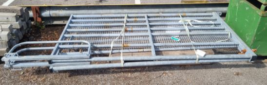 2x Galvanised metal field entrance gate L260-215 x W10-2 x H115-115