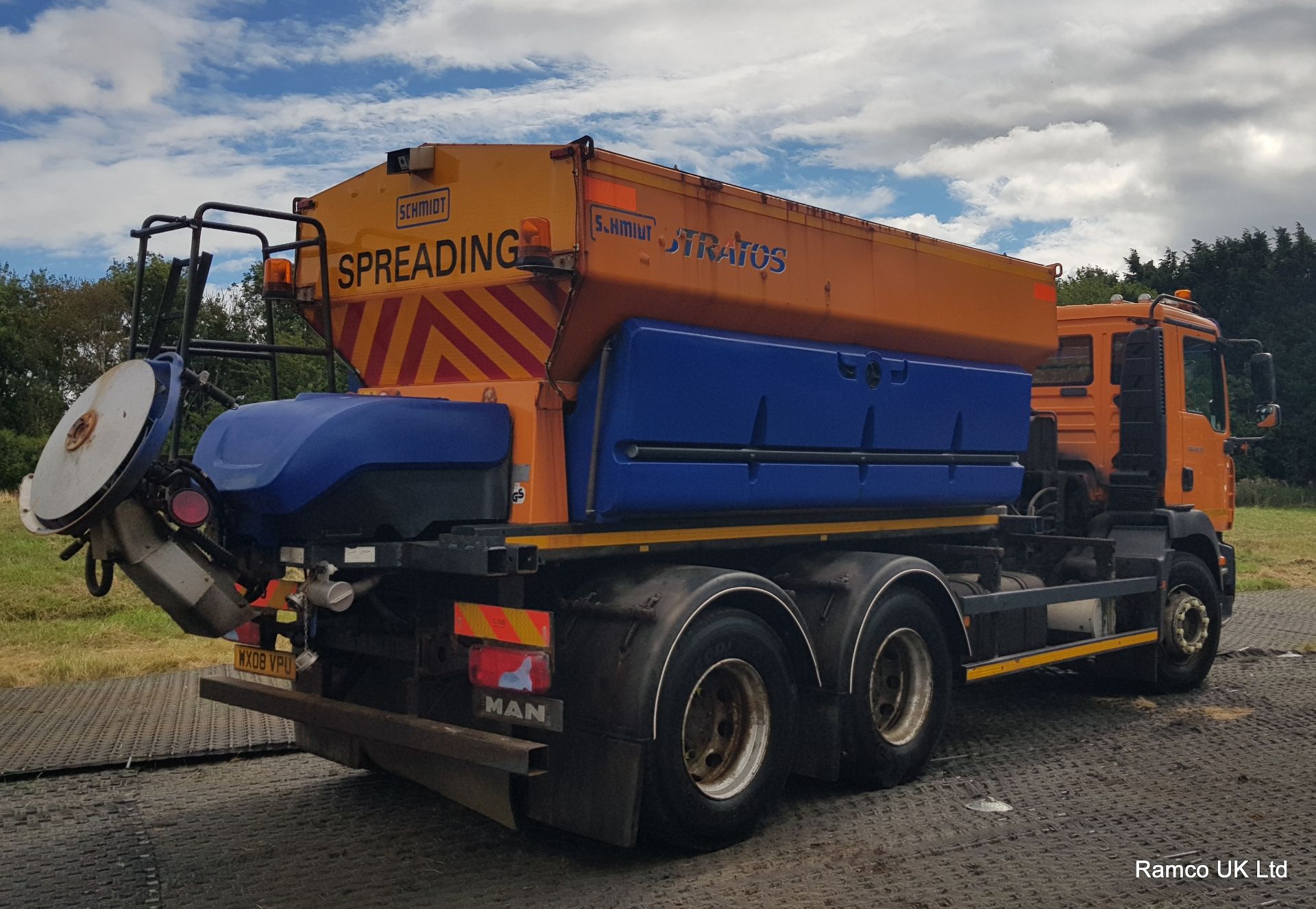 2008 (reg WX08 VPU) MAN TGM 26.330 6x4 with Schmidt Stratos 9m3 pre-wet gritter mount. - Image 3 of 22