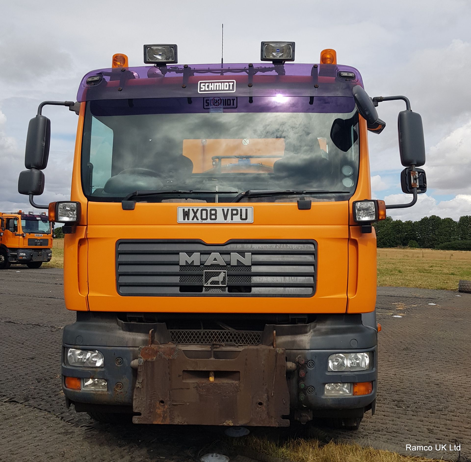 2008 (reg WX08 VPU) MAN TGM 26.330 6x4 with Schmidt Stratos 9m3 pre-wet gritter mount. - Image 8 of 22