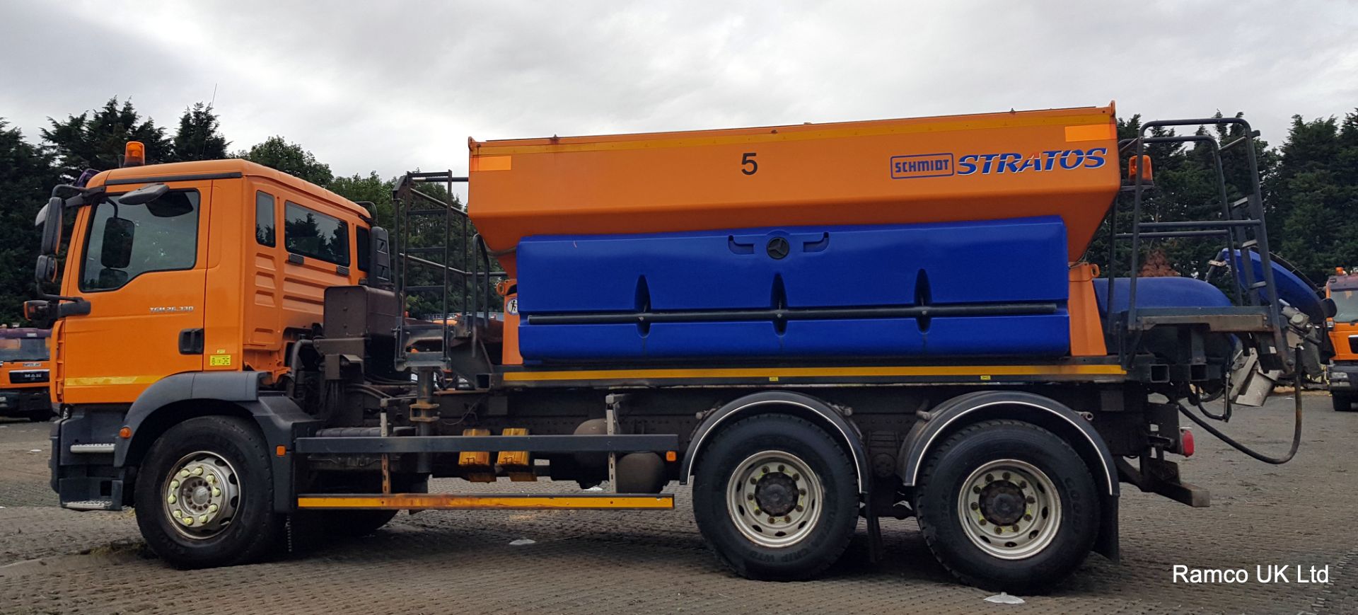 2008 (reg WX08 XLD) MAN TGM 26.330 6x4 with Schmidt Stratos 9m3 pre-wet gritter mount. - Image 6 of 24