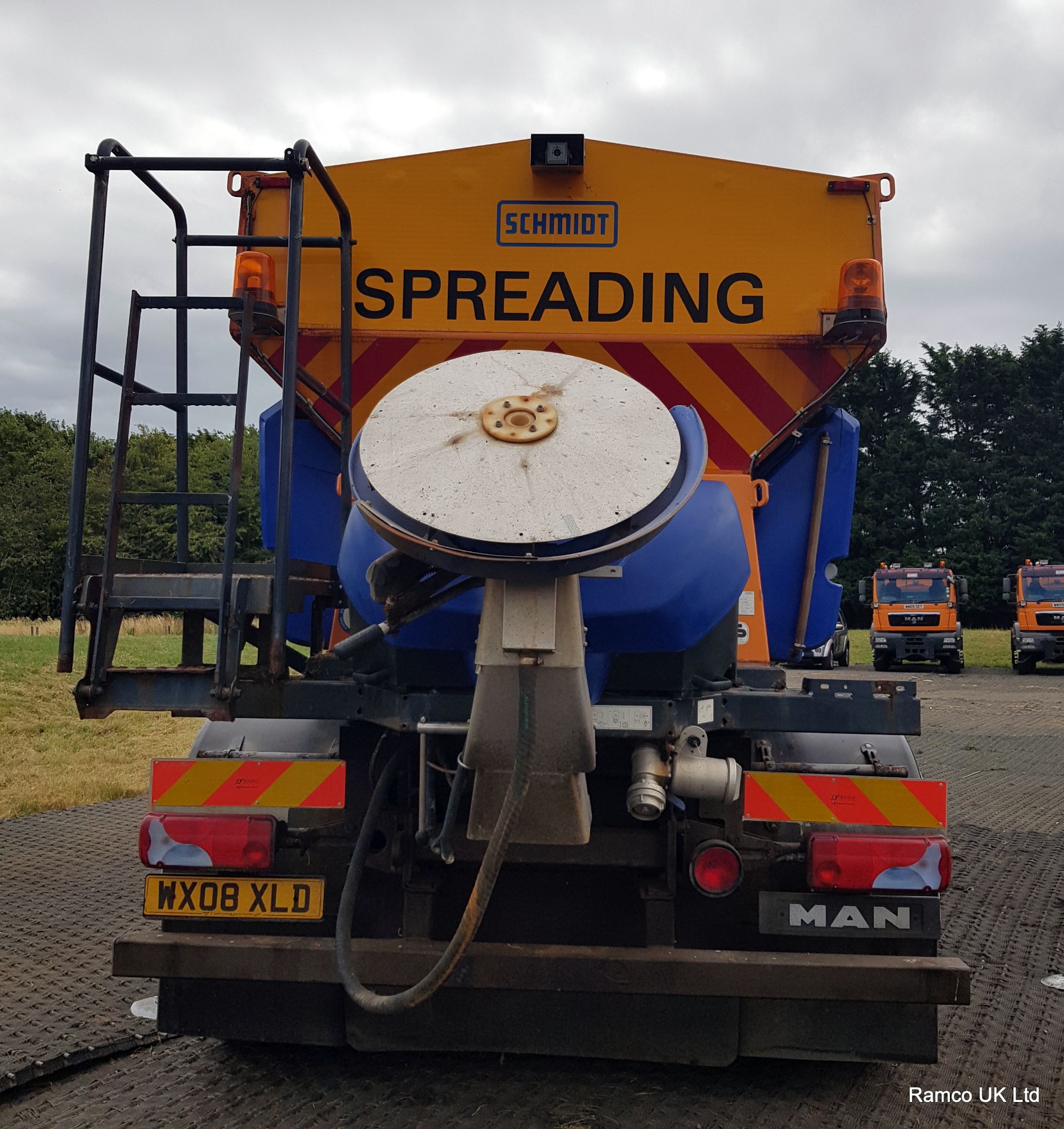 2008 (reg WX08 XLD) MAN TGM 26.330 6x4 with Schmidt Stratos 9m3 pre-wet gritter mount. - Image 4 of 24