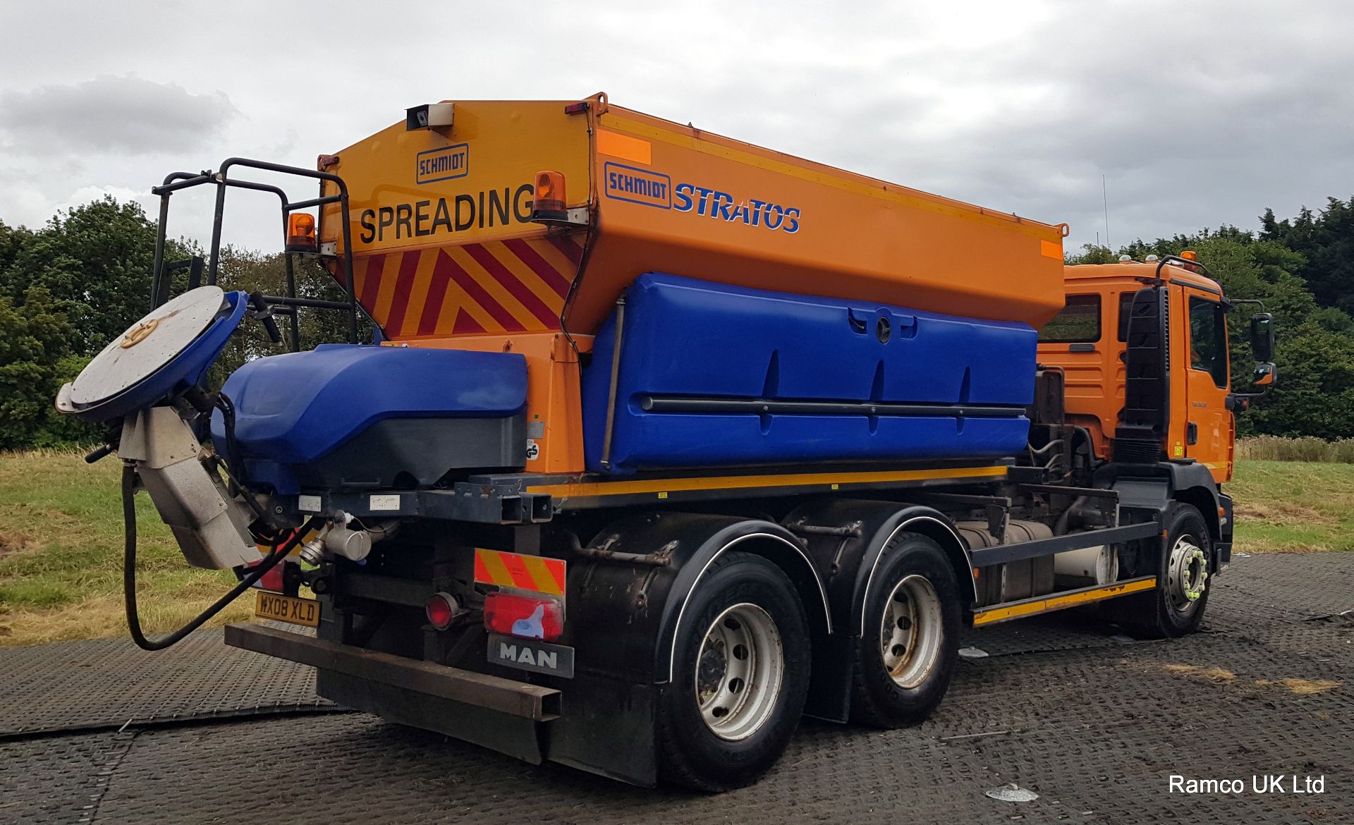 2008 (reg WX08 XLD) MAN TGM 26.330 6x4 with Schmidt Stratos 9m3 pre-wet gritter mount. - Image 3 of 24