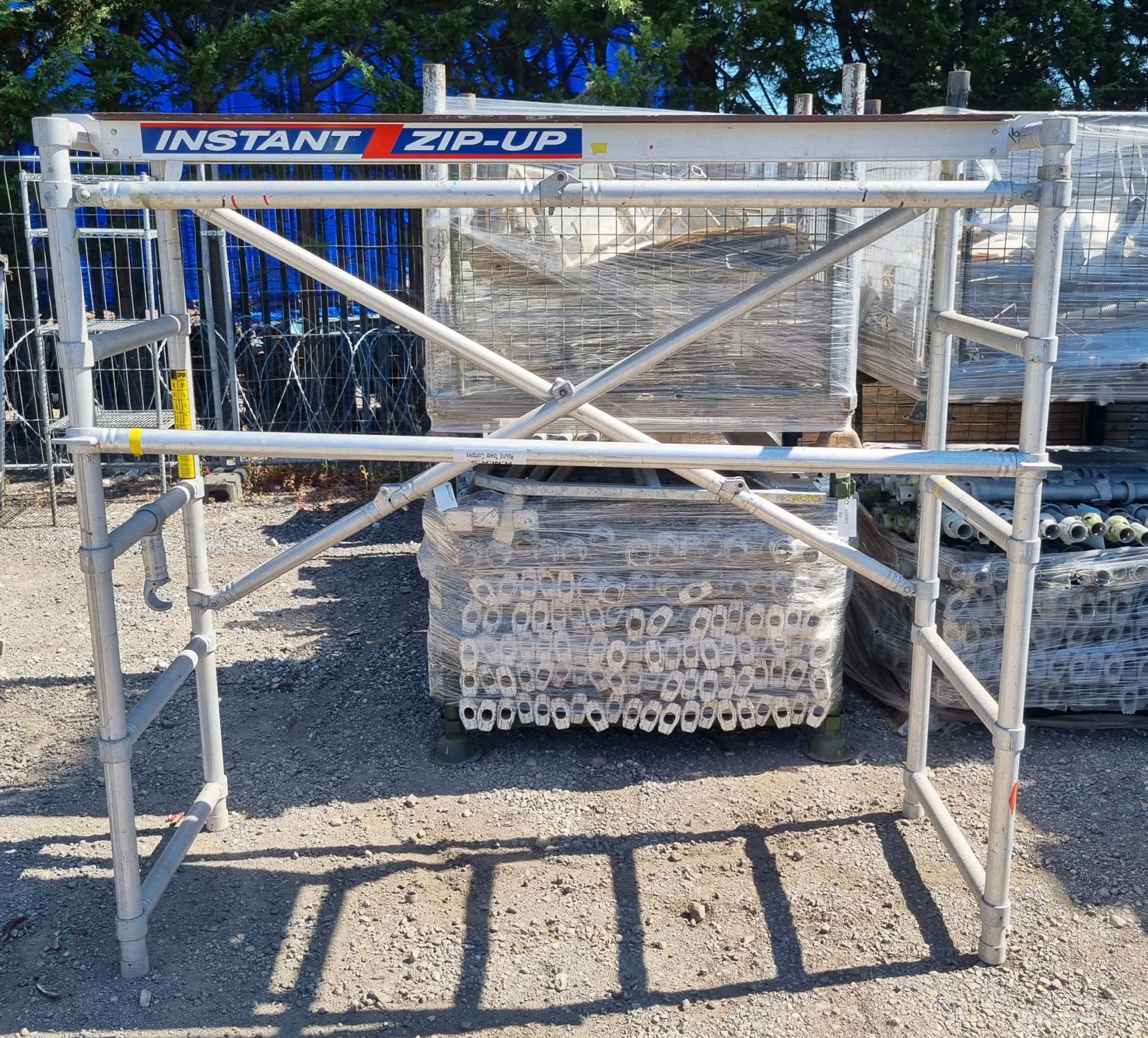 Scaffolding Tower Consisting of - Instant zip-up Scaffold tower platform L200 x W61 x H8.5cm, Instan