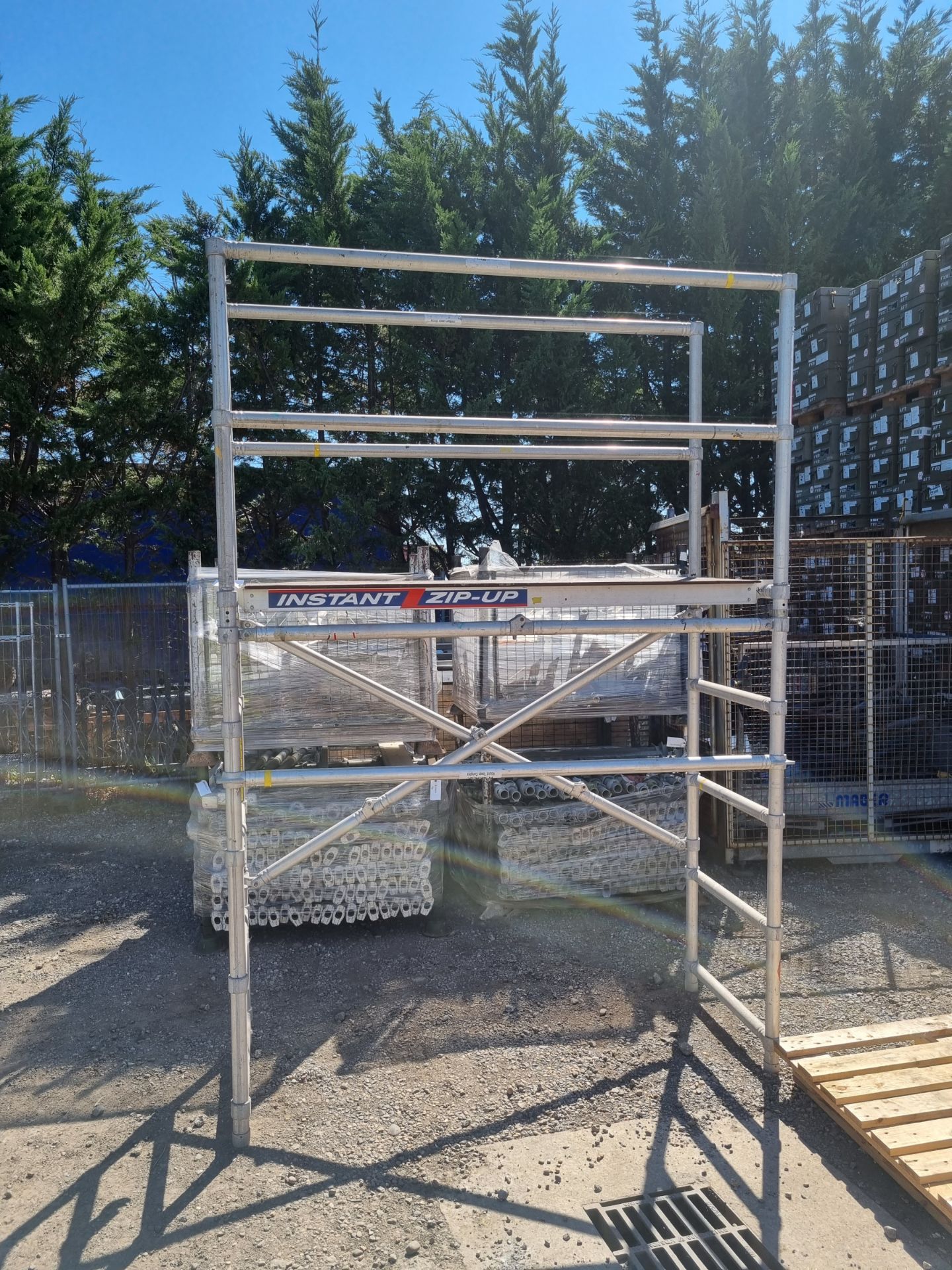 Scaffolding Tower Consisting of - Instant zip-up Scaffold tower platform L200 x W61 x H8.5cm, Instan