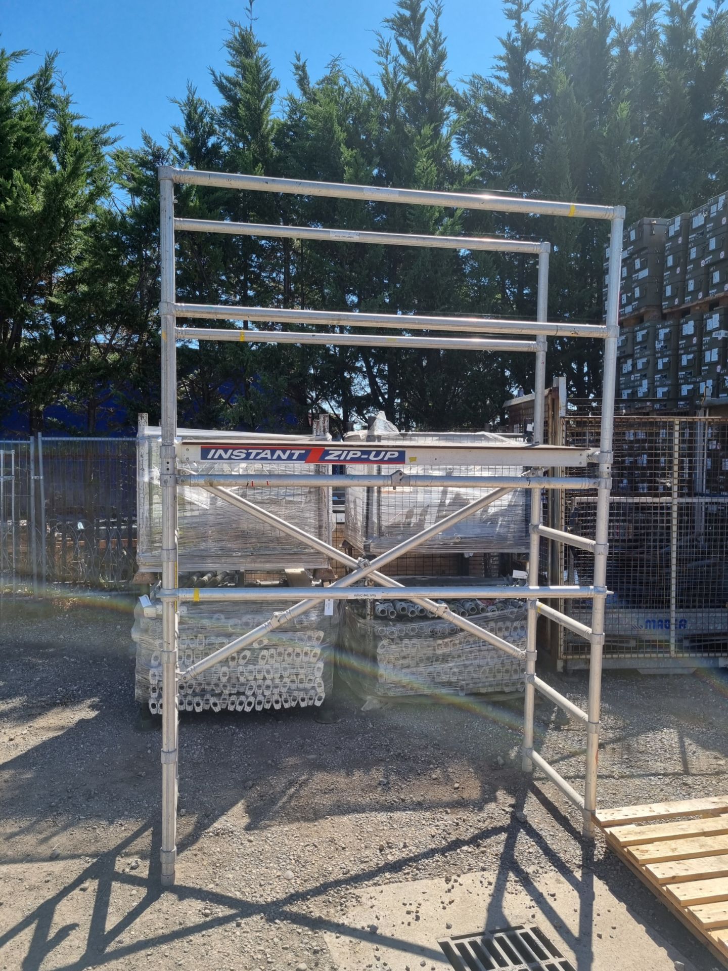 Scaffolding Tower Consisting of - Instant zip-up Scaffold tower platform L200 x W61 x H8.5cm, Instan