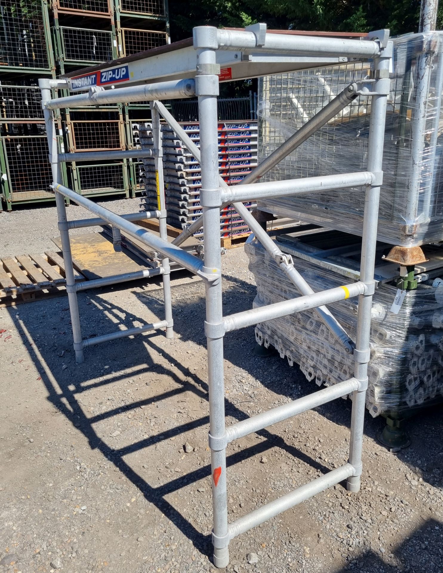 Scaffolding Tower Consisting of - Instant zip-up Scaffold tower platform L200 x W61 x H8.5cm, Instan - Image 3 of 4