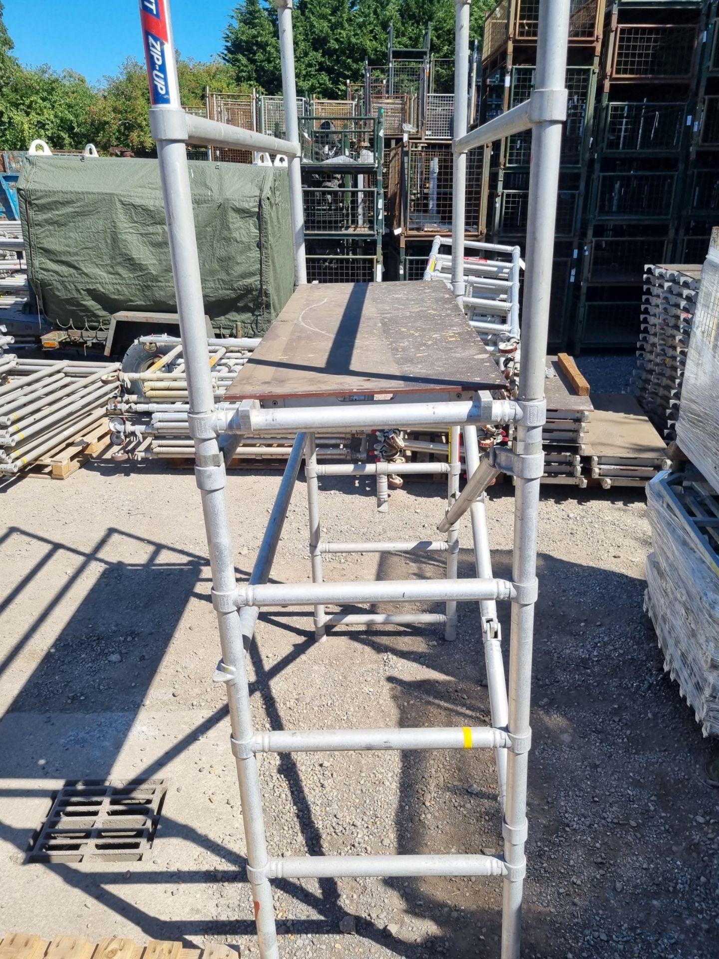 Scaffolding Tower Consisting of - Instant zip-up Scaffold tower platform L200 x W61 x H8.5cm, Instan - Image 5 of 5