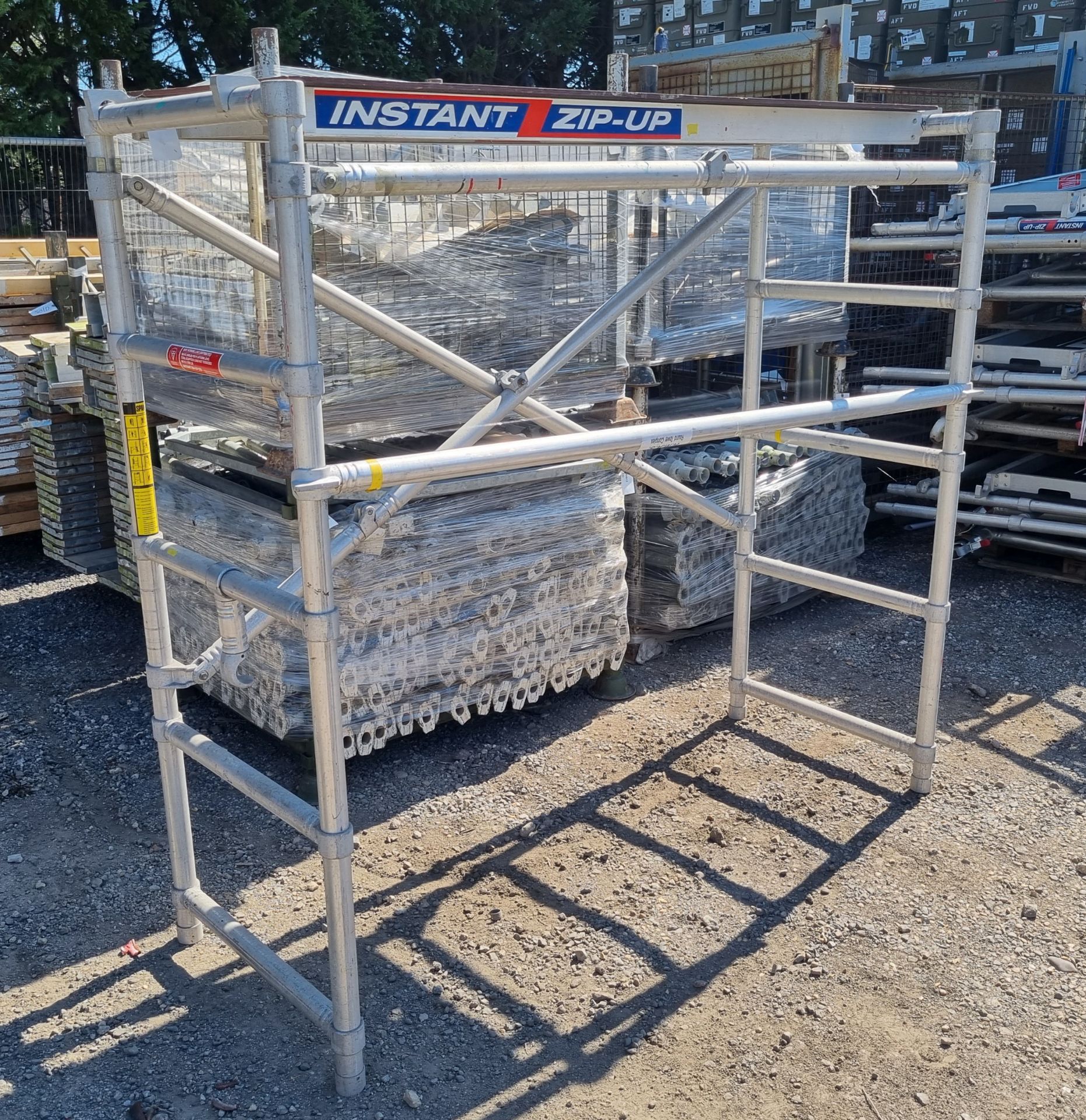 Scaffolding Tower Consisting of - Instant zip-up Scaffold tower platform L200 x W61 x H8.5cm, Instan - Image 4 of 4