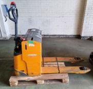 Still EGU20 electric pallet truck - capacity 2000kg