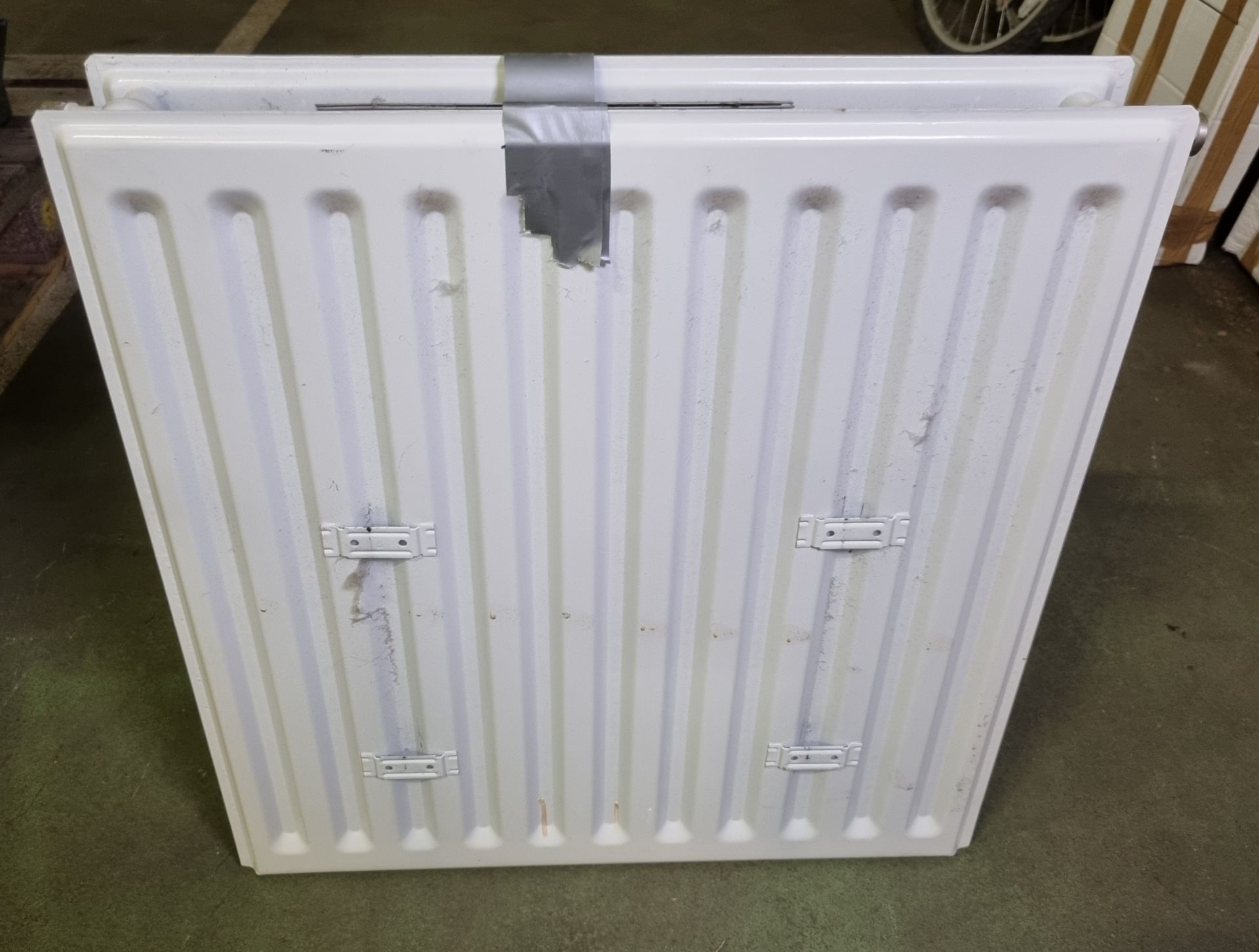 Double Radiator - White - 600 x 600mm - Image 3 of 3