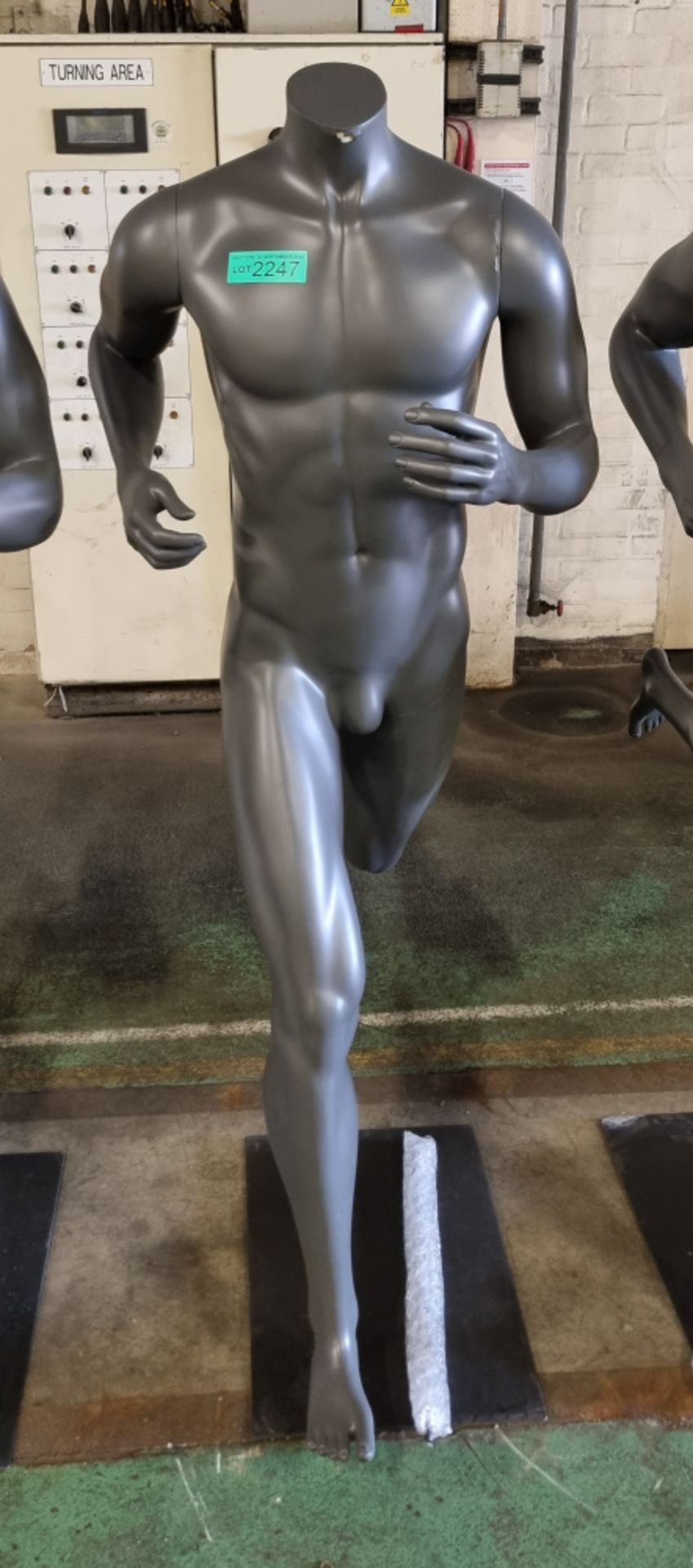Mannequin - Male running