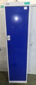 Workwear lockers with 2 vertical compartments and top shelf - outer dimensions: 45x45x180cm
