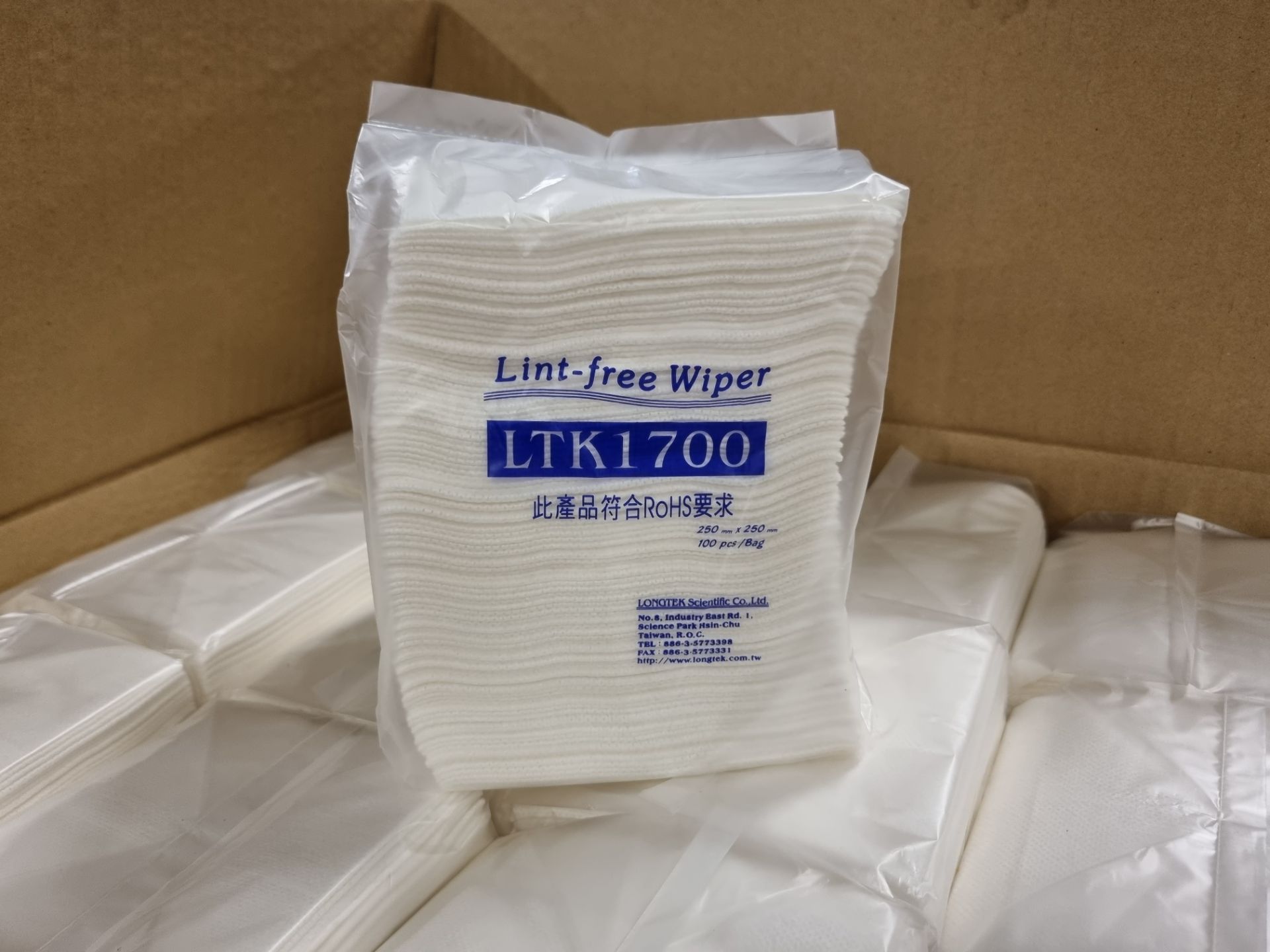 Cleanroom Non-woven wiper - 100 per bag - 30 bags per box - 20 boxes - Image 2 of 2