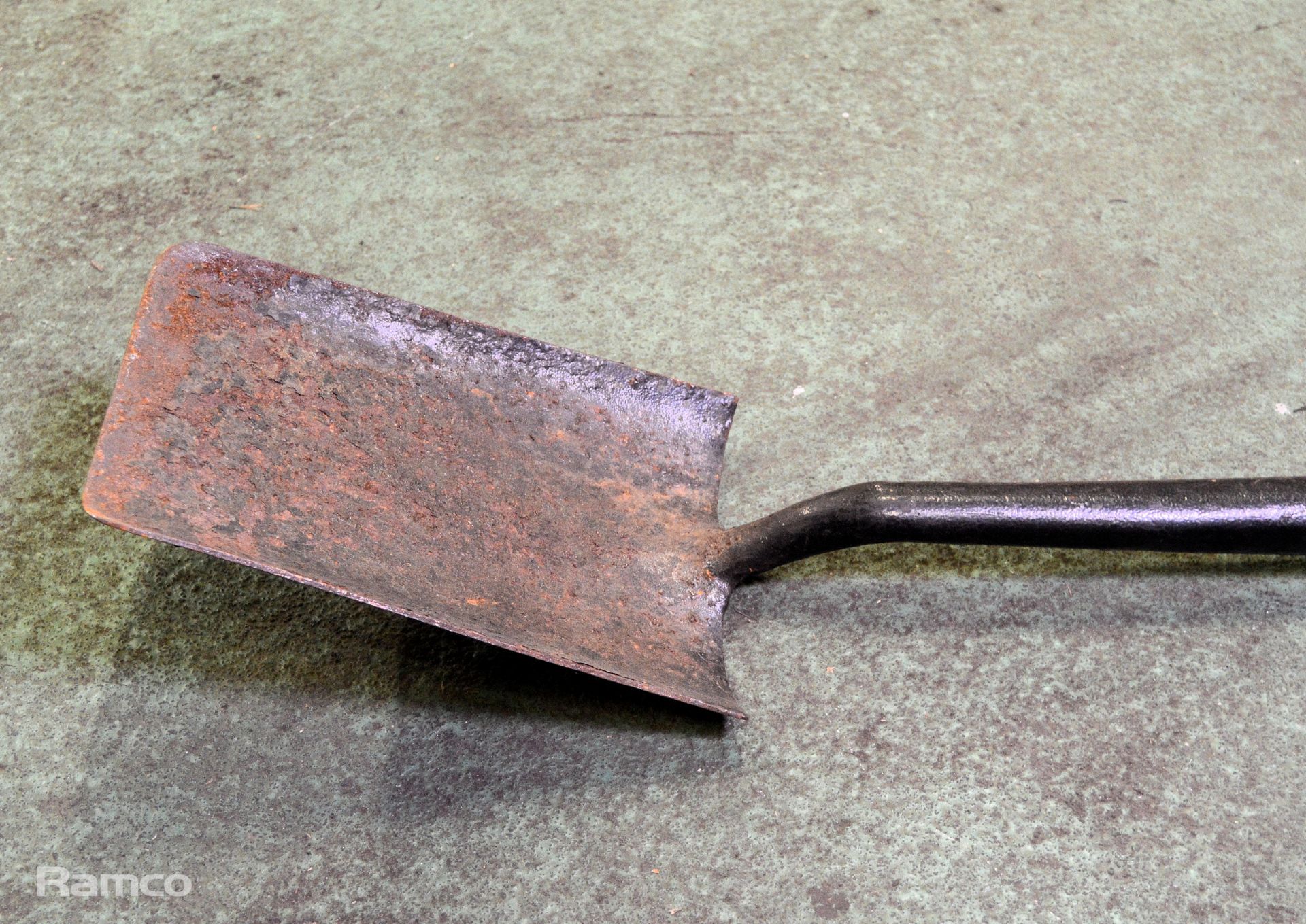 Steel Shovel - Head Size 28x18cm - Shaft & Handle Length 70cm - Image 2 of 2