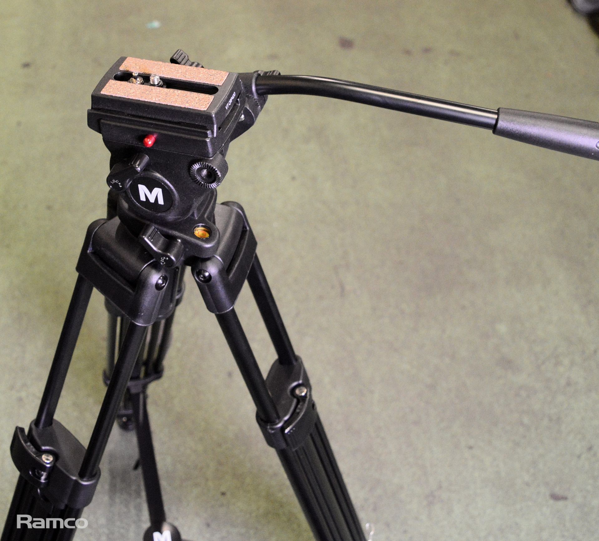 Magnus VT-4000 tripod kit & case L45 x W45 x H75 - Image 3 of 5