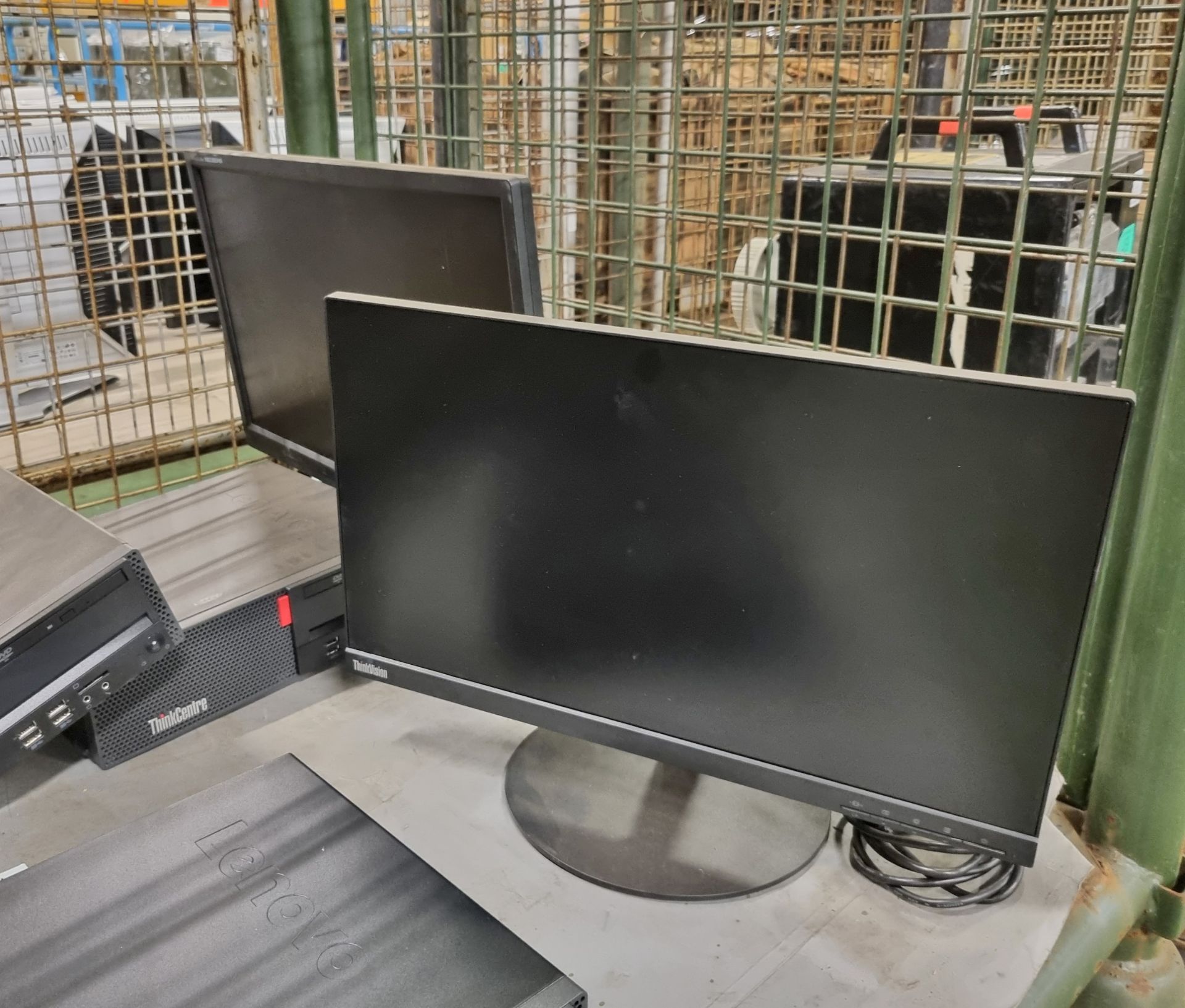 4x Lenovo Thinkcentre Computer base stations & Monitors - Image 3 of 5