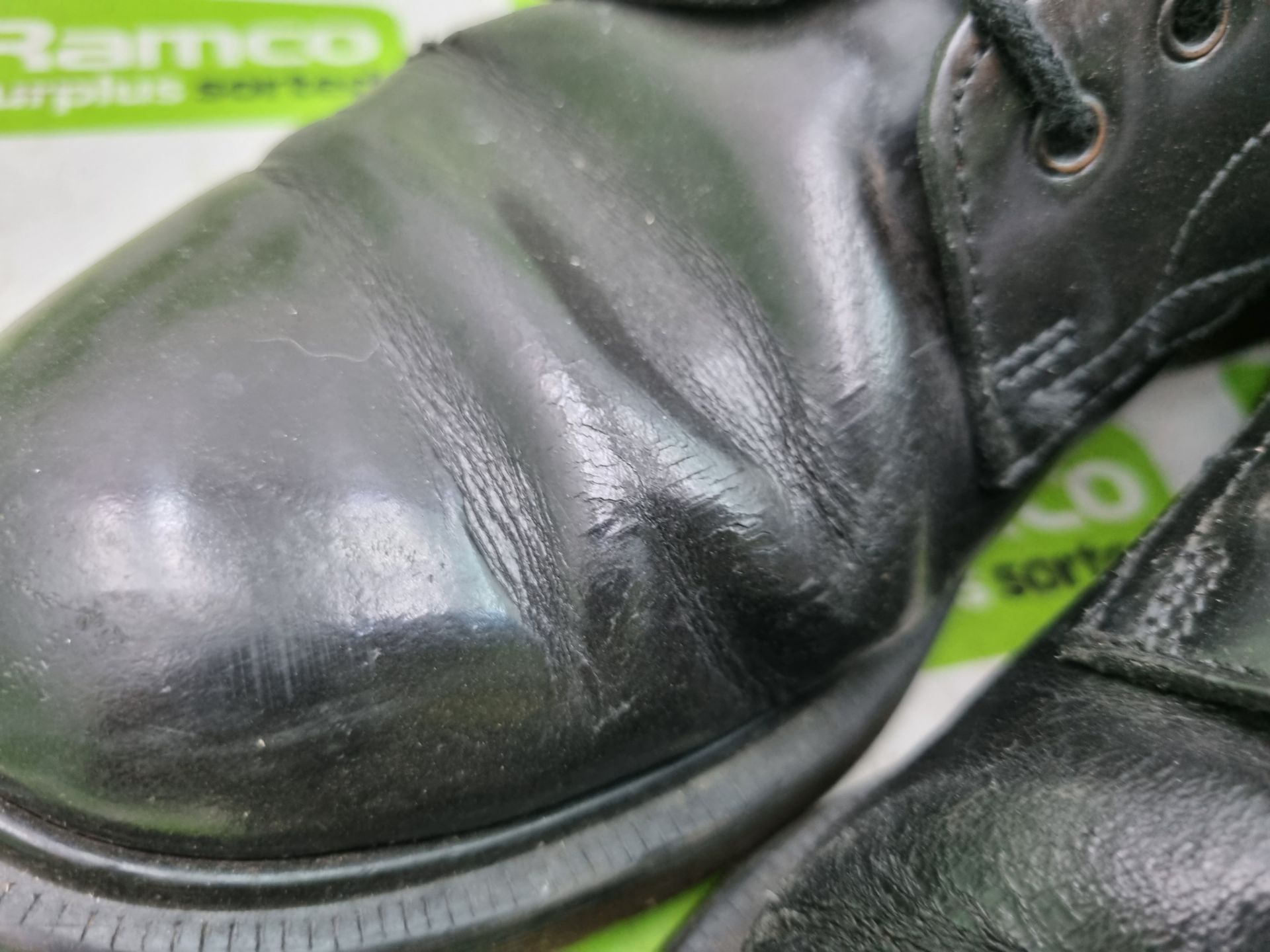 Solovair Black Leather Shoes 'Postman Style' Pair - Size EU 42.5, UK 8.5 - 30x25x15cm - Image 4 of 4