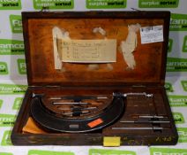 Moore & Wright 2" to 6" Micrometer & accessories L33 x W18 x H4cm