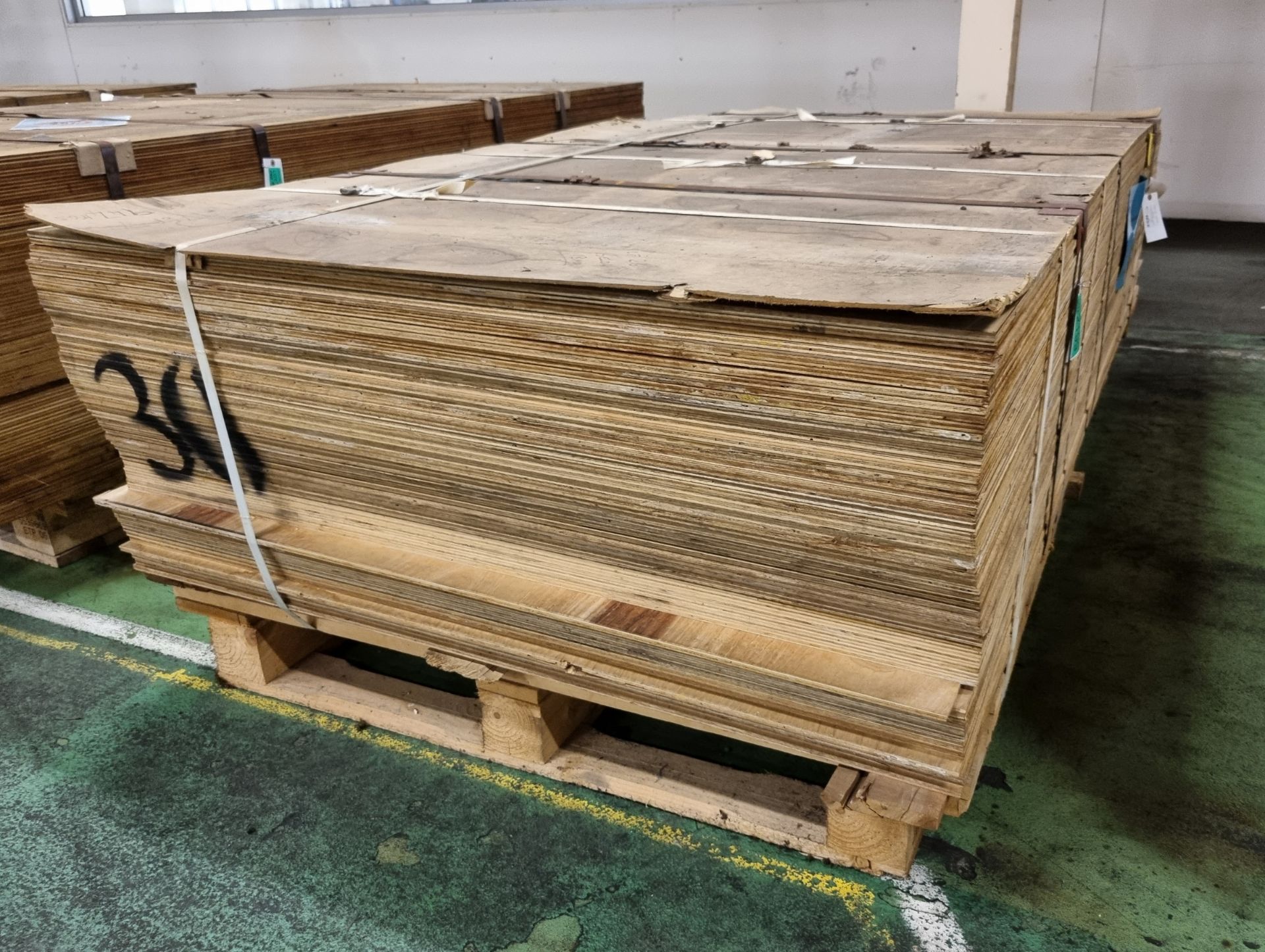 Pallet of 9mm Class 2 plywood - 8x4ft (244x122cm) - 58 sheets - Image 3 of 3