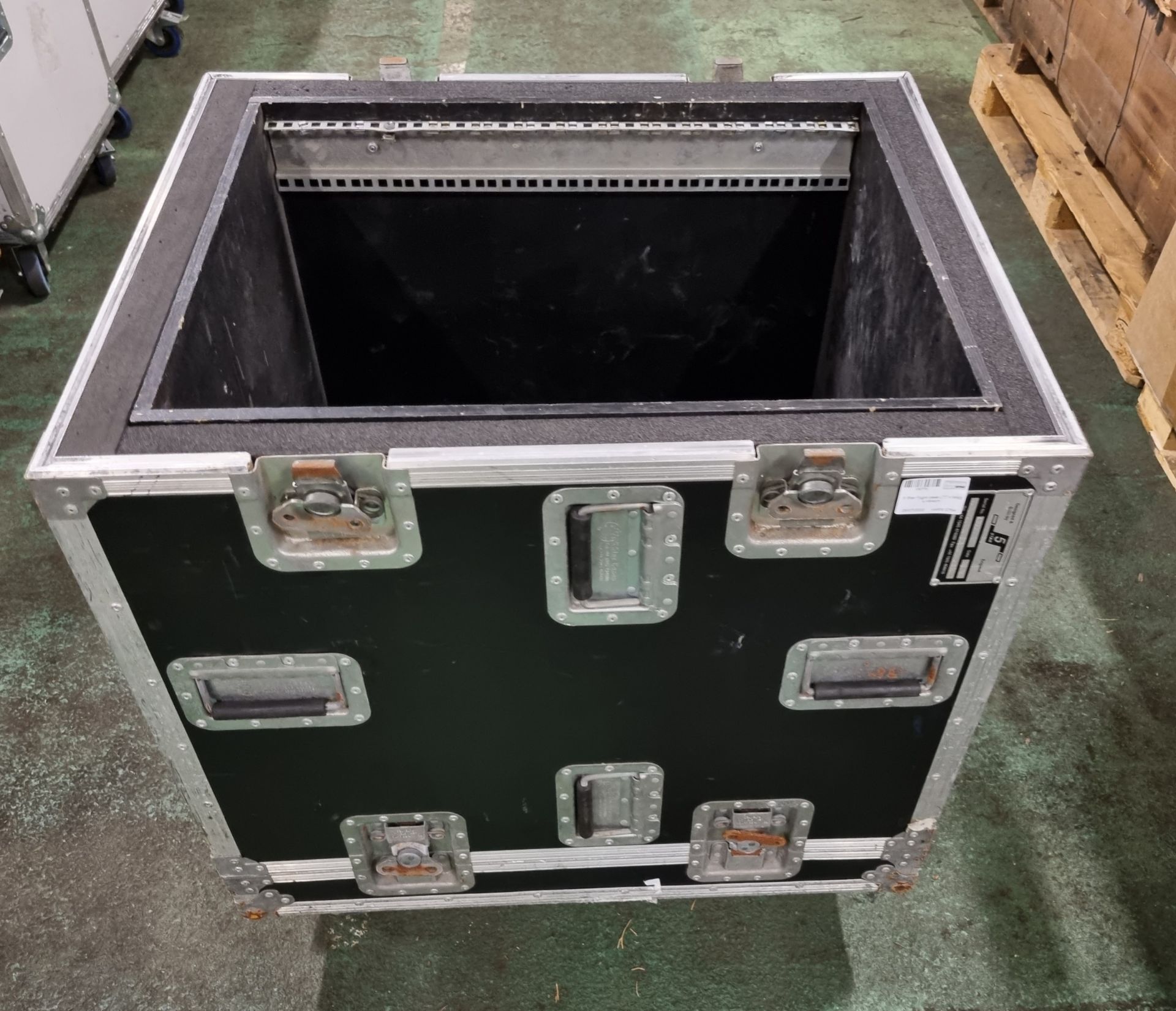 5 Star Flight case L77 x W63 x H94cm - Image 3 of 4