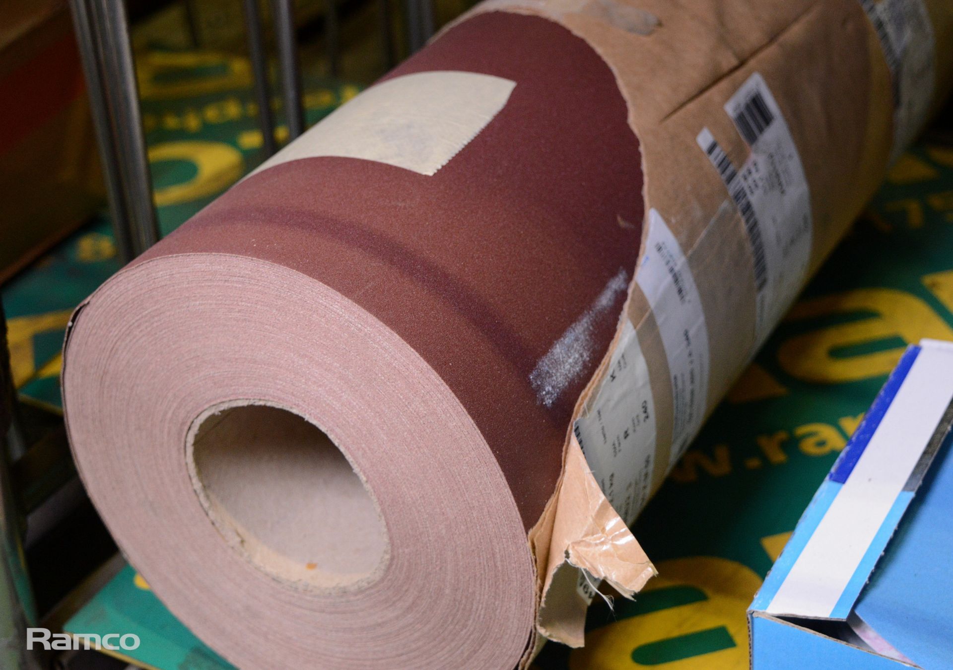 Abrasive discs, roll of abrasive paper - Image 2 of 5