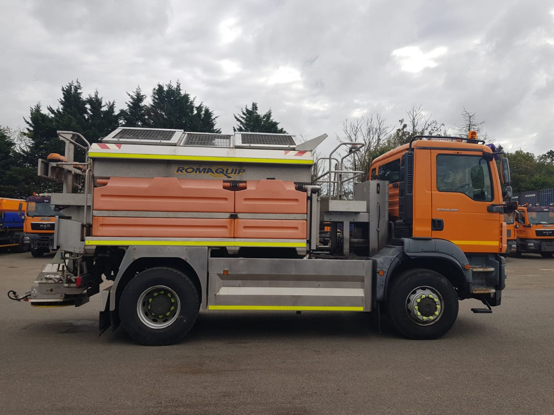 MAN 2009 (reg GN09 OUK) TGM 18.280 4x4 with ROMAQUIP pre-wet gritter mount. - Image 7 of 23