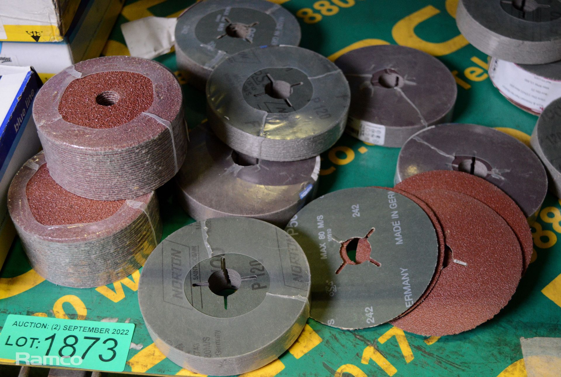 Abrasive discs, roll of abrasive paper - Image 4 of 5