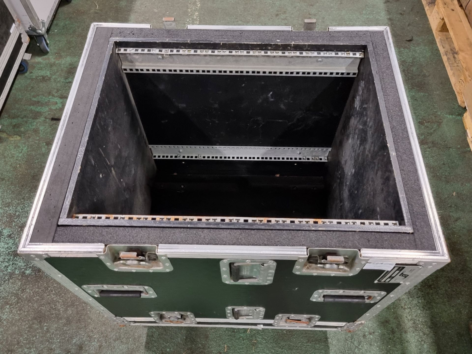 5 Star Flight case L77 x W63 x H94cm - Image 4 of 4