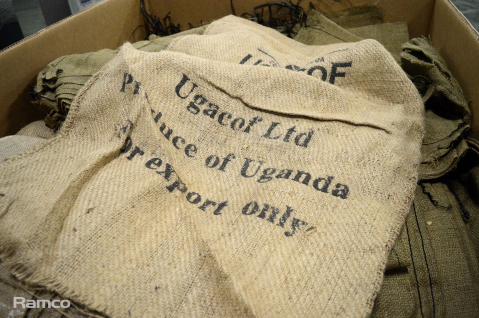 Multiple sized hessian sandbags - Image 3 of 4