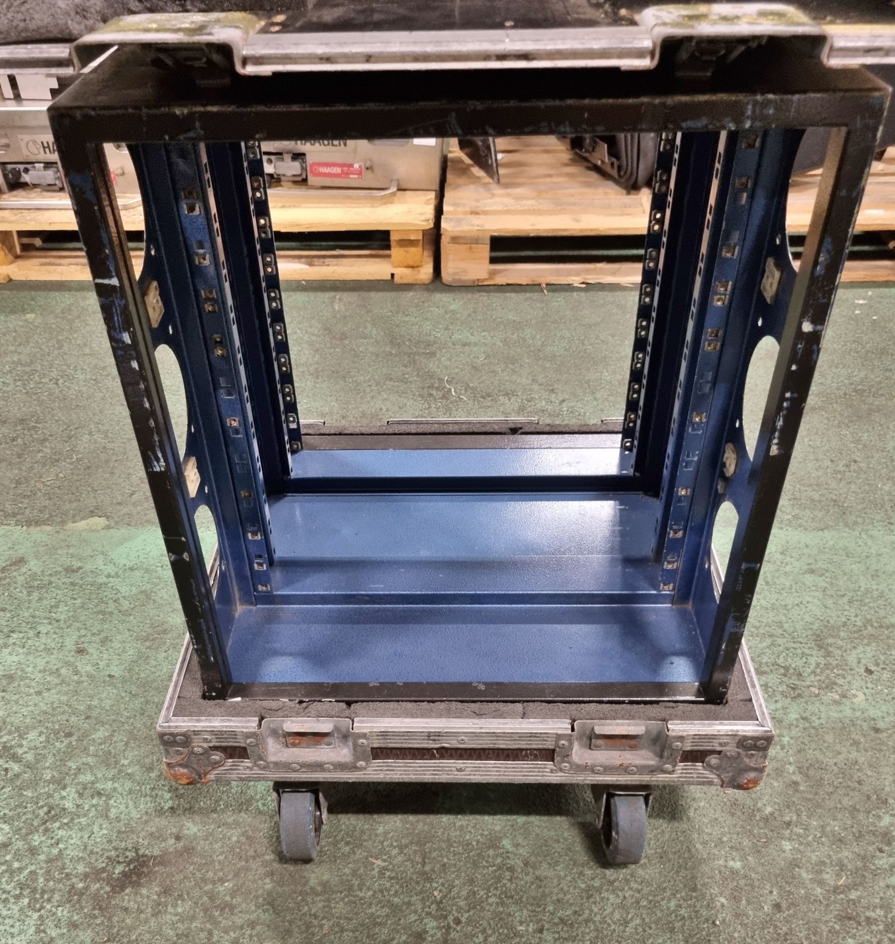 Flight case with internal racking L63 x W61 x H83cm - Image 4 of 5