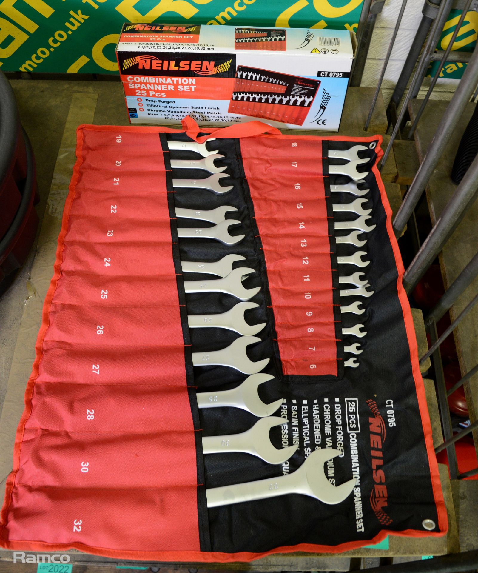 Neilsen combination 25 spanner set