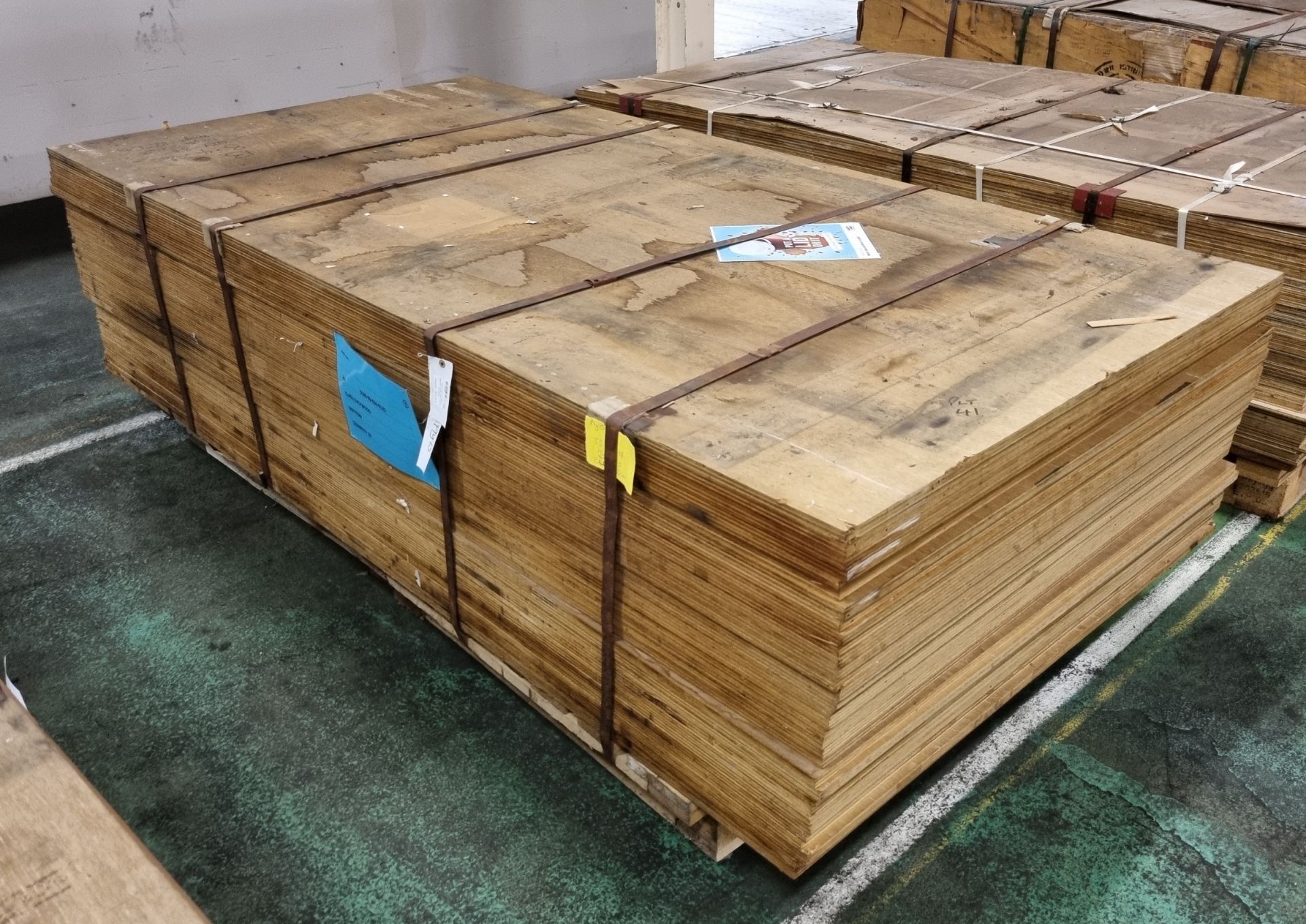 Pallet of 18mm Class 2 plywood - 8x4ft (244x122cm) - 33 sheets - Image 2 of 3