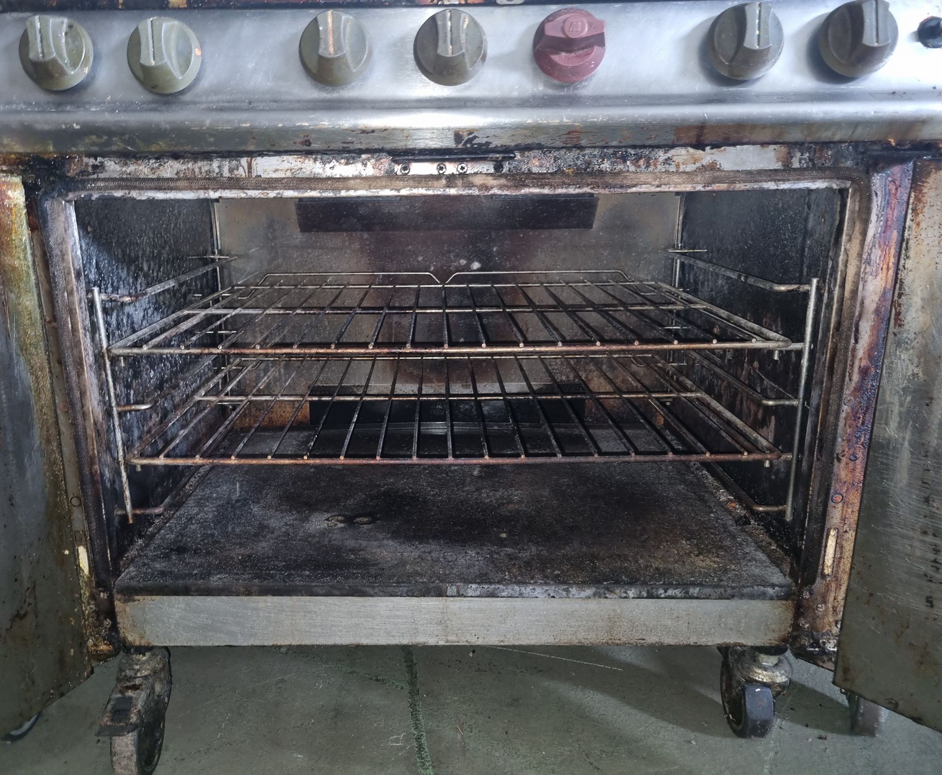 Falcon G3101 six burner gas oven with casters - Image 4 of 4