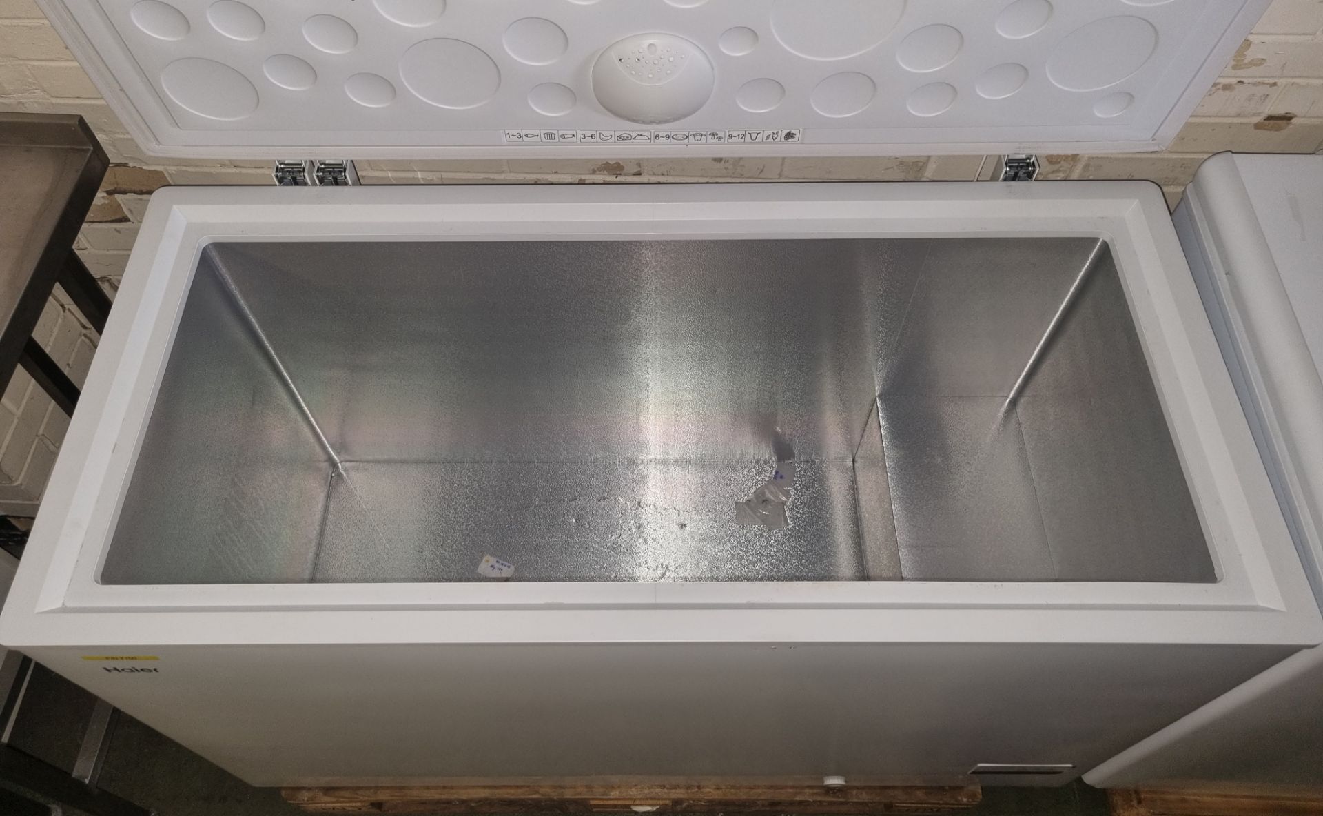 Haier HCE429F Chest Freezer - Net Vol. 413 litres, Freeze Cap. 28kg - 140x65x85cm - Image 4 of 4