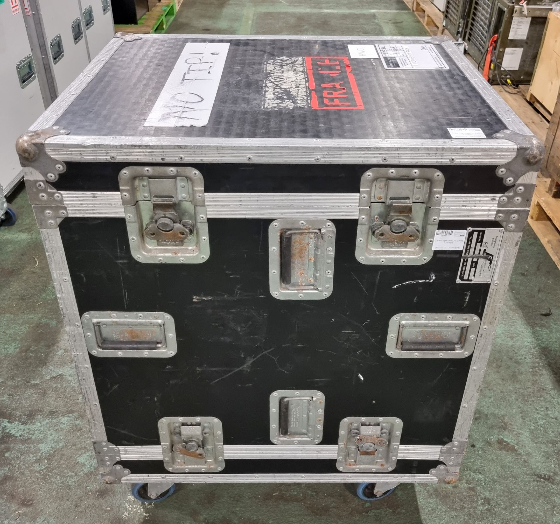 5 Star Flight case L77 x W63 x H94cm