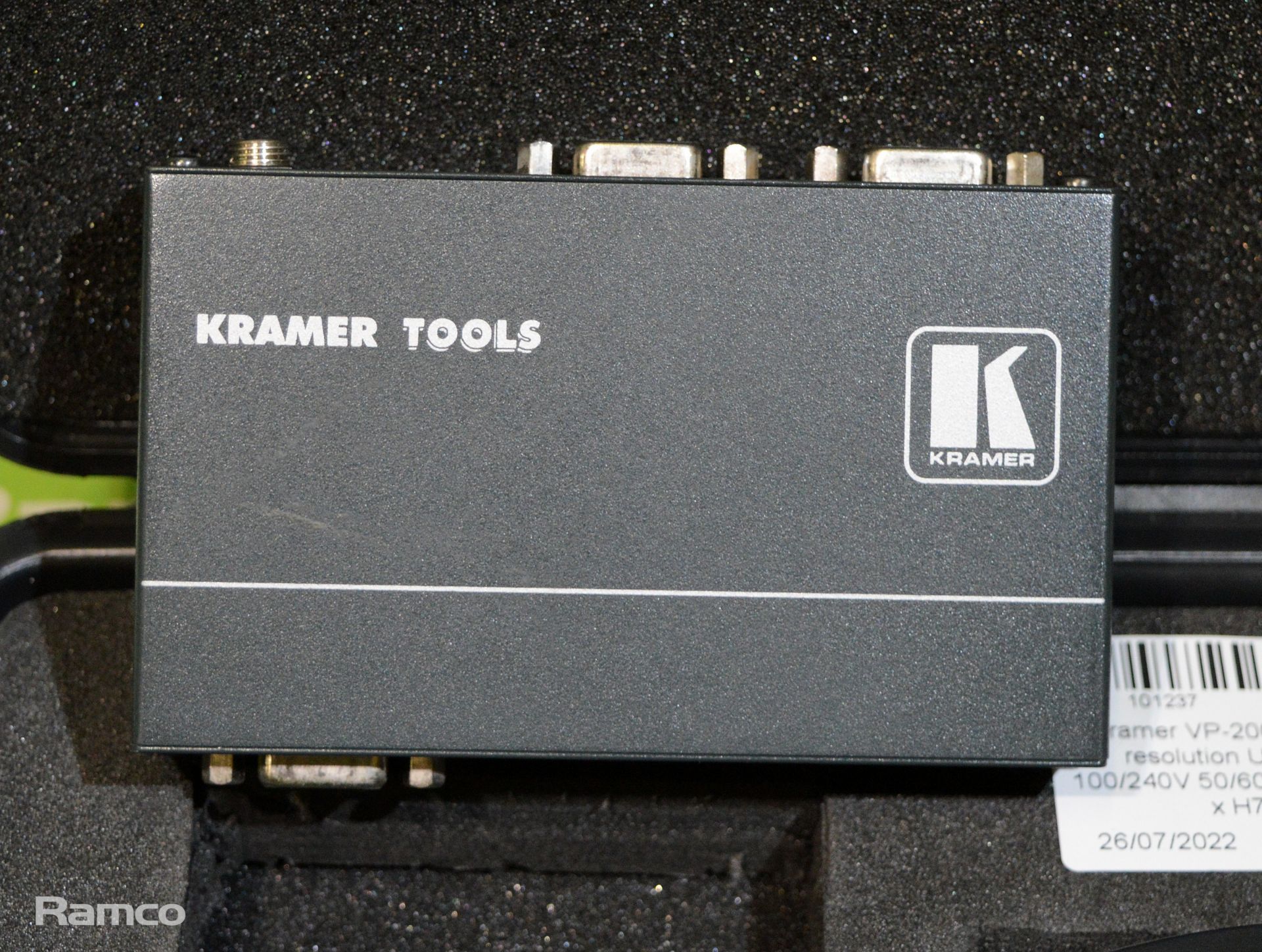 Kramer VP-200K 1:2 High resolution UXGA DA, 100/240V 50/60Hz L24 x W22 x H7cm - Image 2 of 4